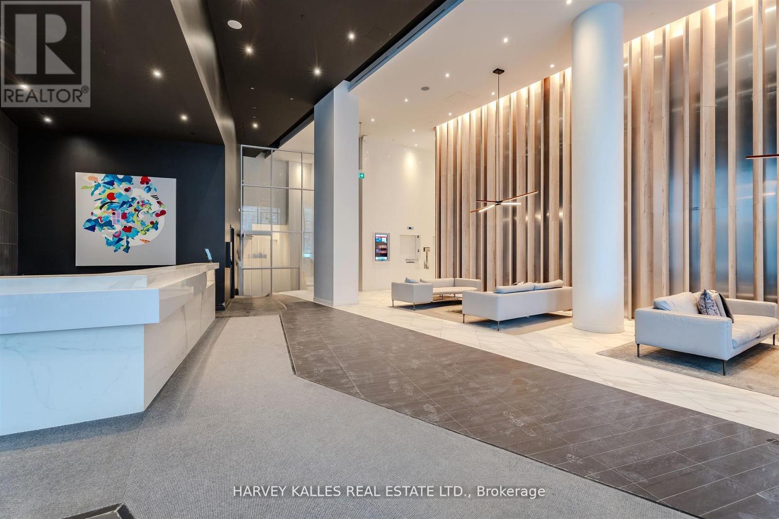 5211 - 3900 CONFEDERATION PARKWAY