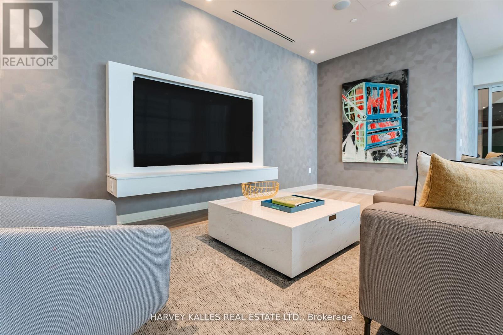 5211 - 3900 CONFEDERATION PARKWAY