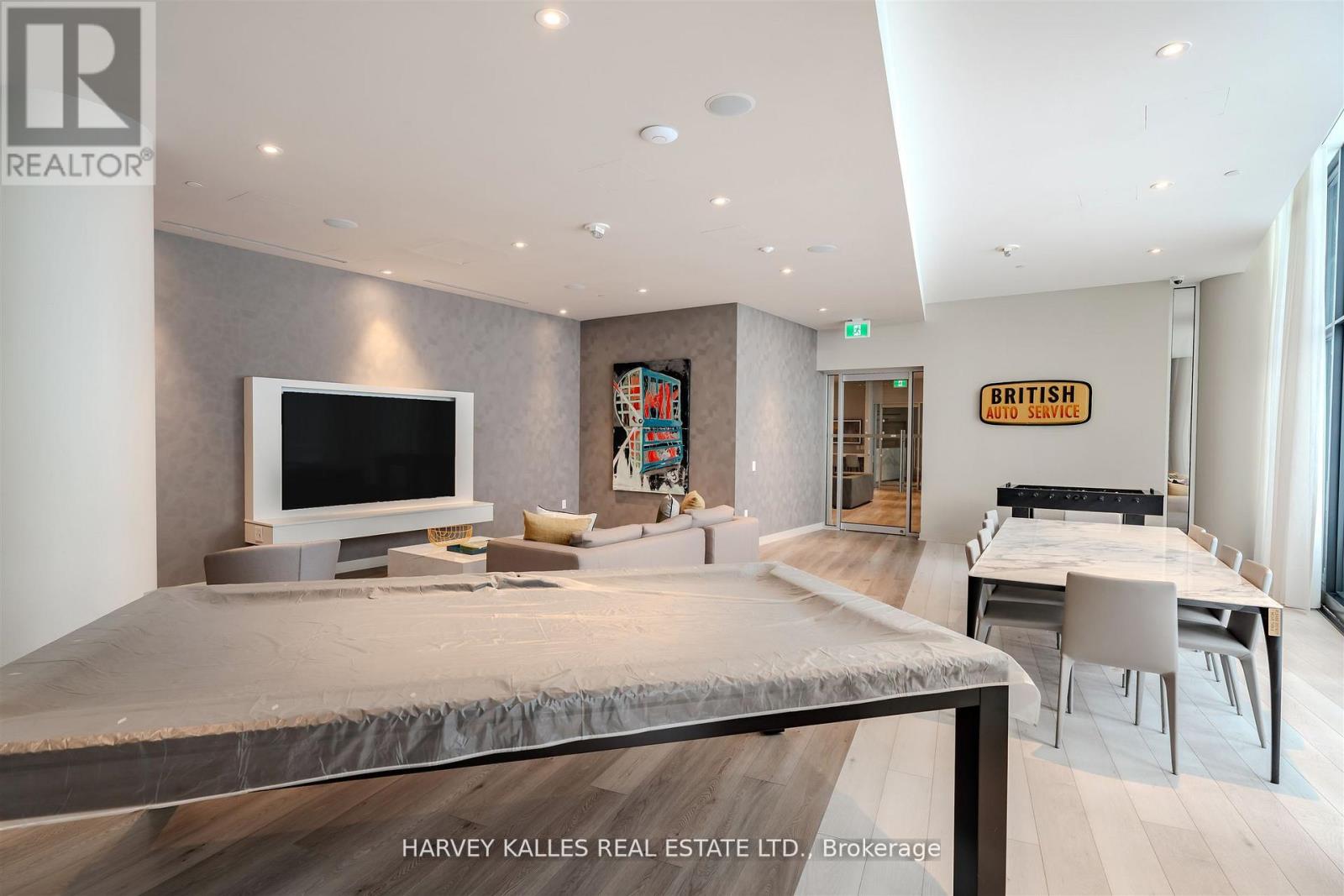 5211 - 3900 CONFEDERATION PARKWAY