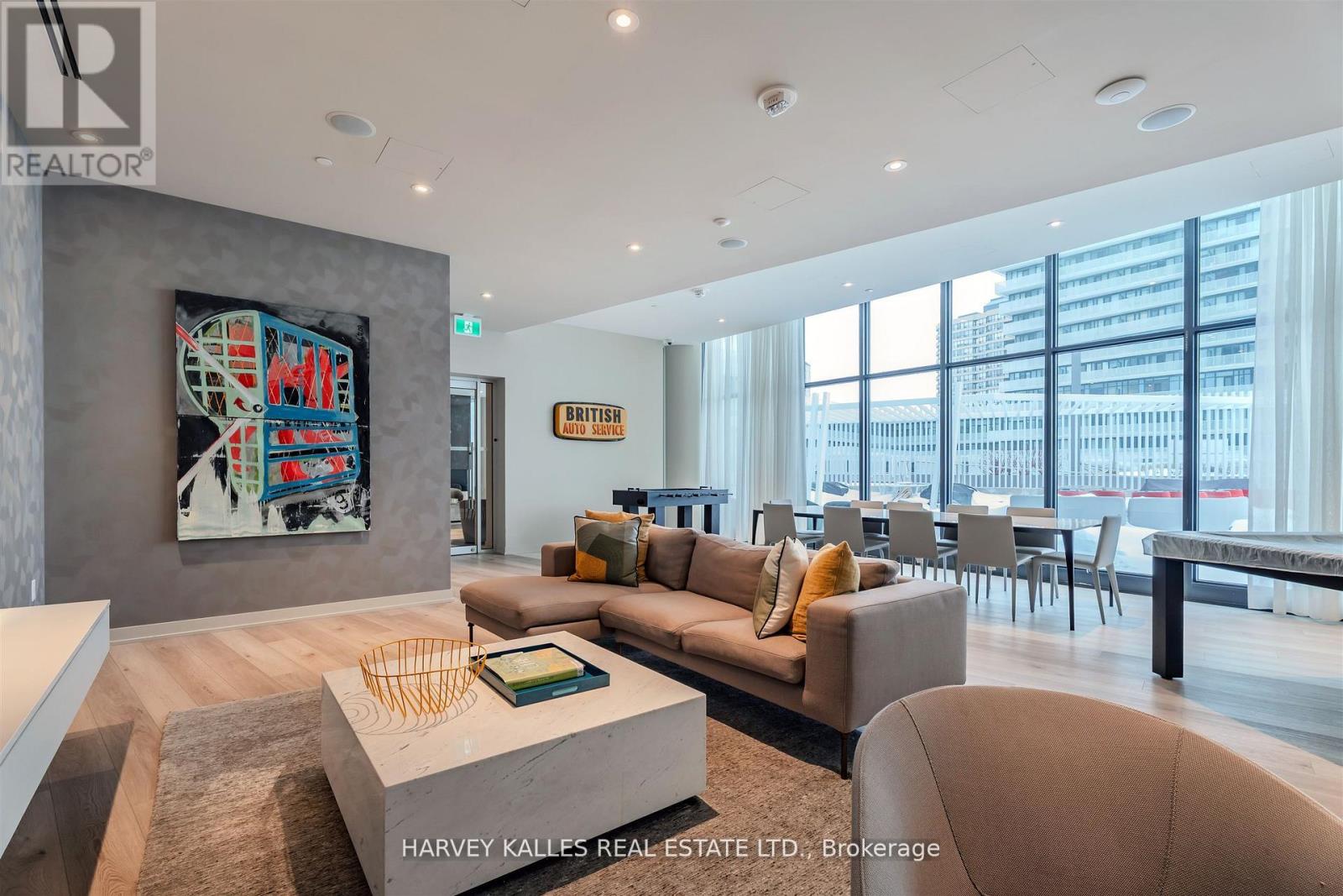 5211 - 3900 CONFEDERATION PARKWAY