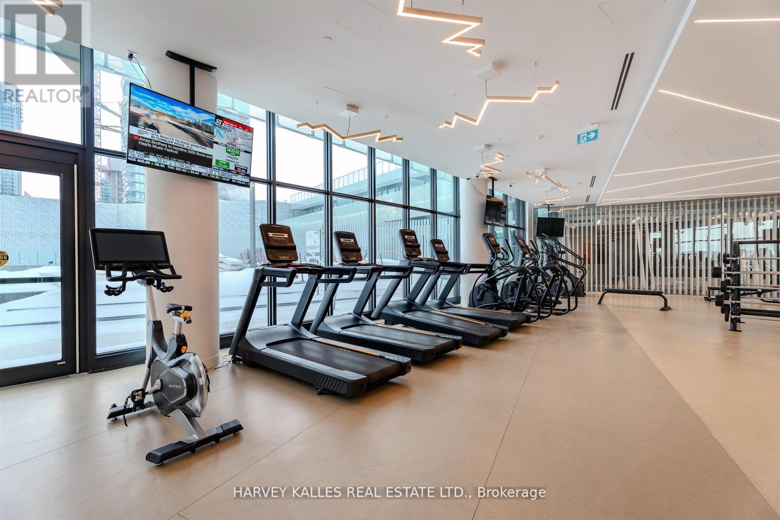 5211 - 3900 CONFEDERATION PARKWAY