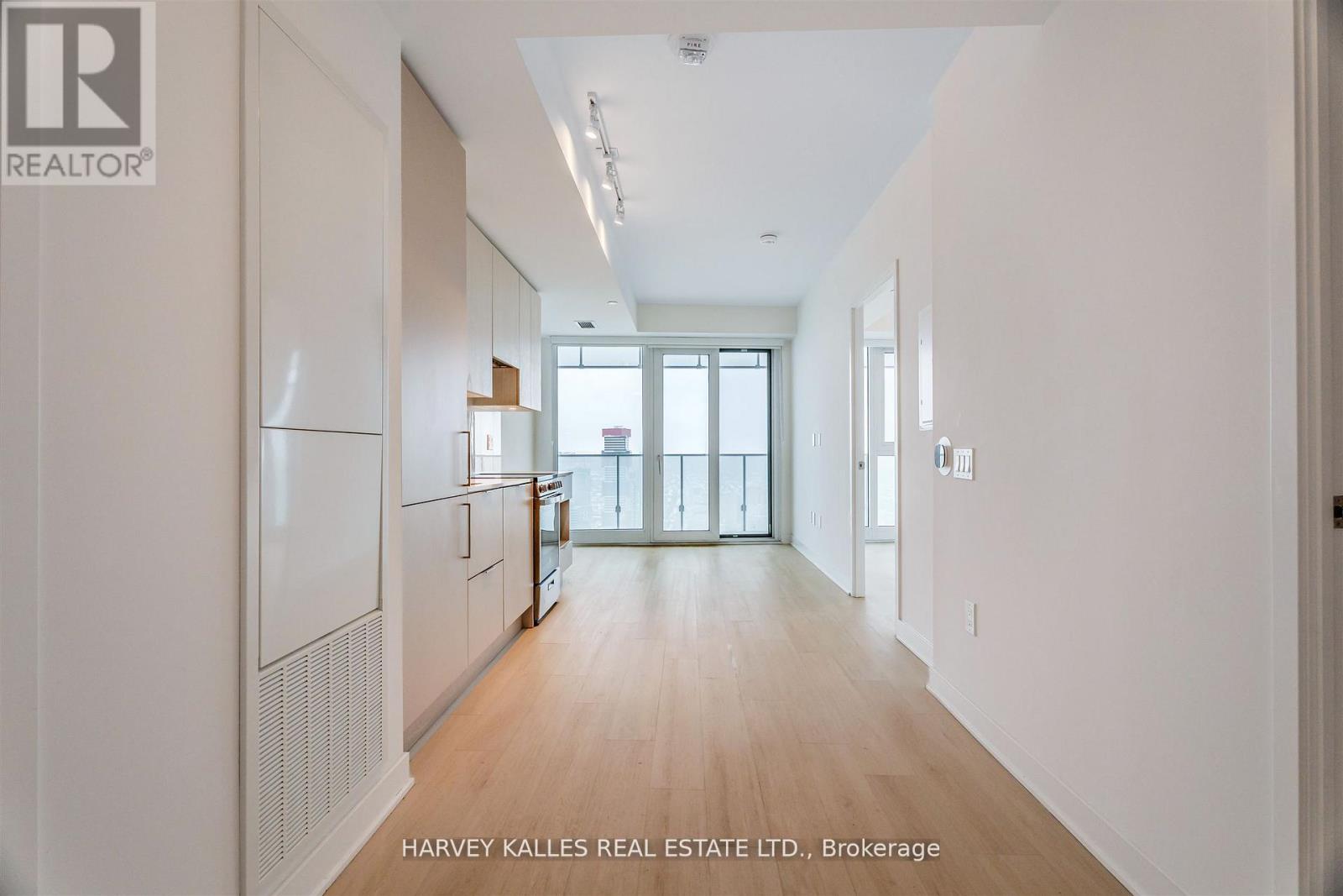 5211 - 3900 CONFEDERATION PARKWAY