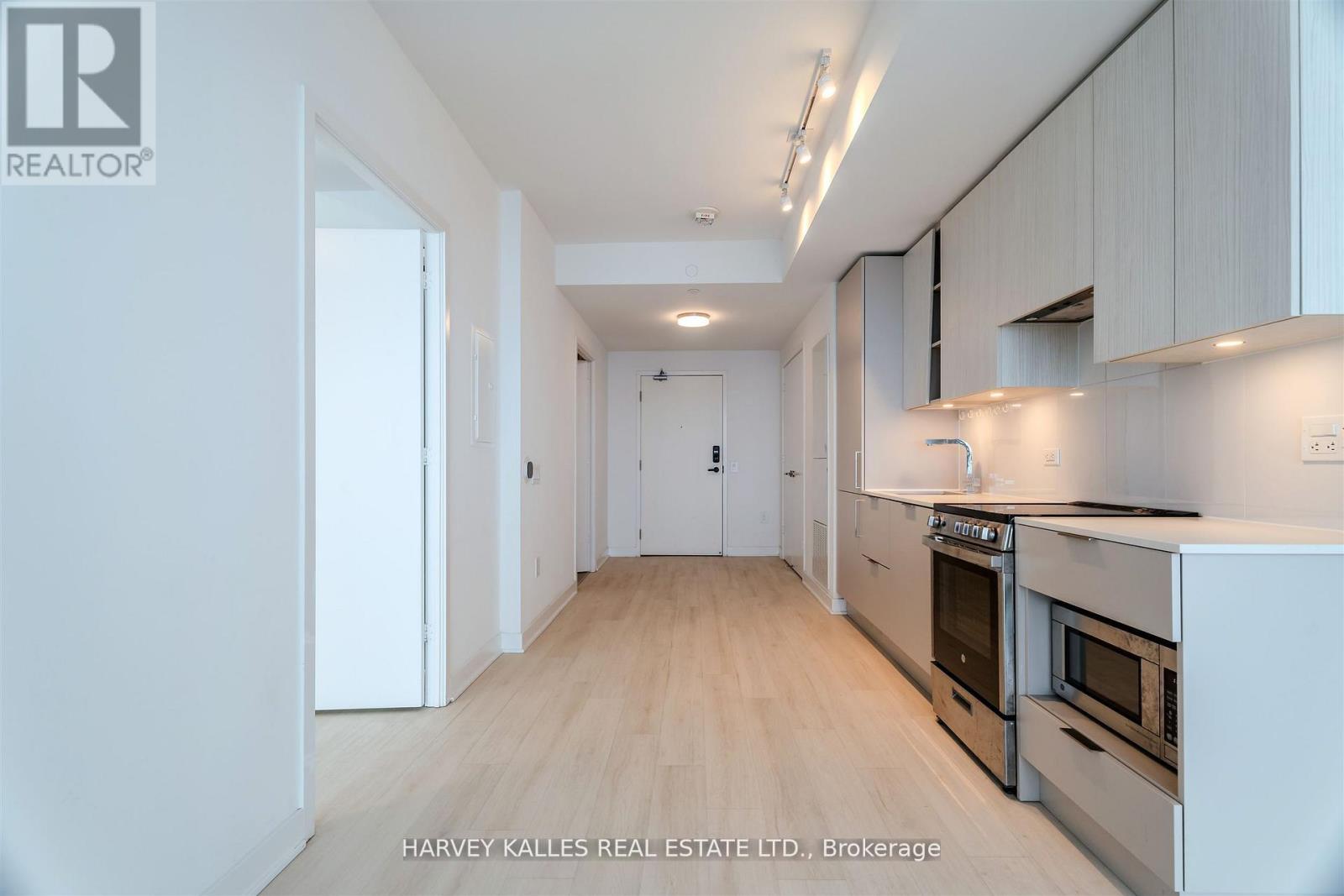 5211 - 3900 CONFEDERATION PARKWAY