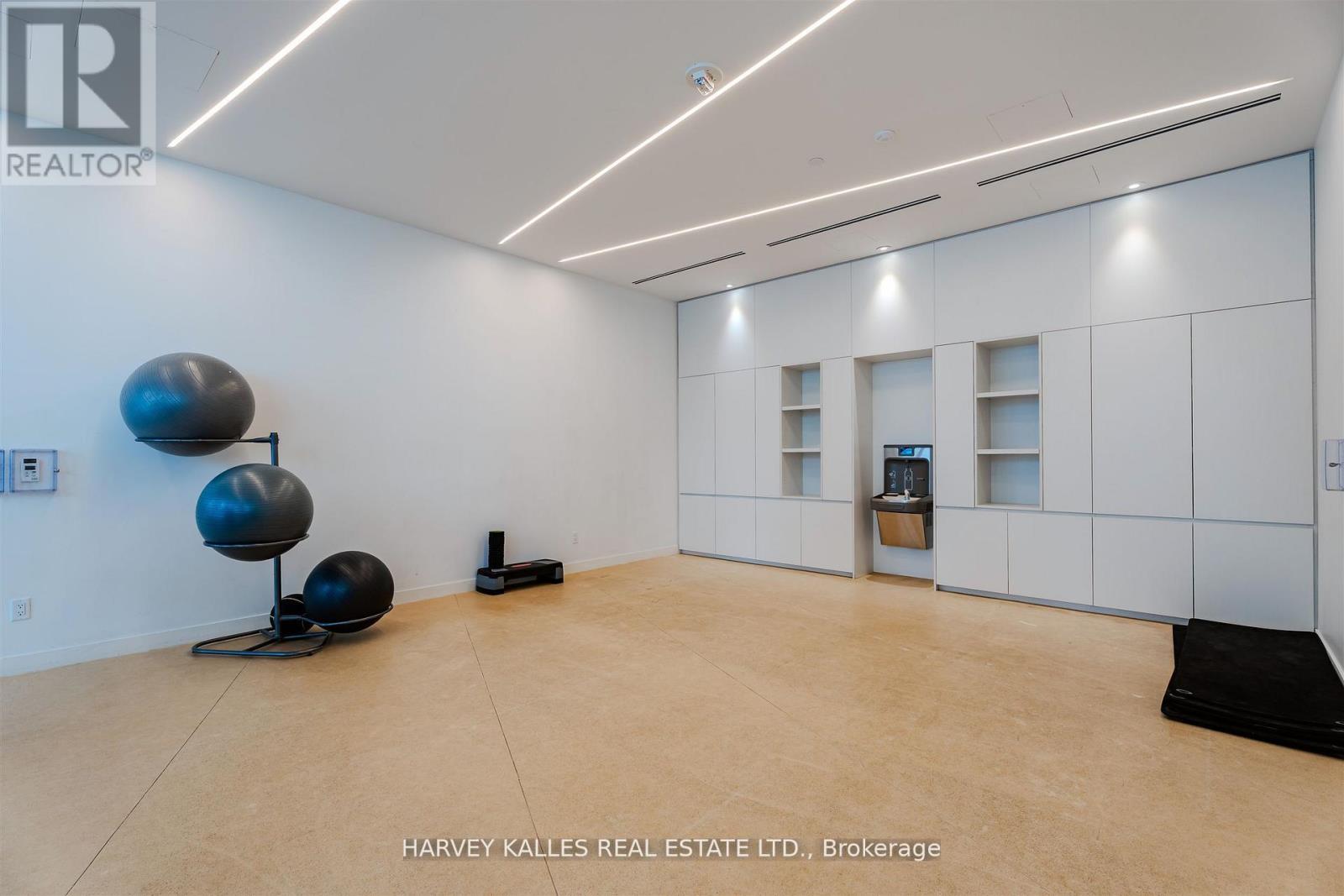 5211 - 3900 CONFEDERATION PARKWAY