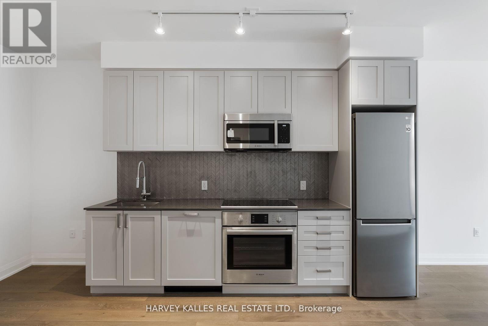 102 - 293 THE KINGSWAY