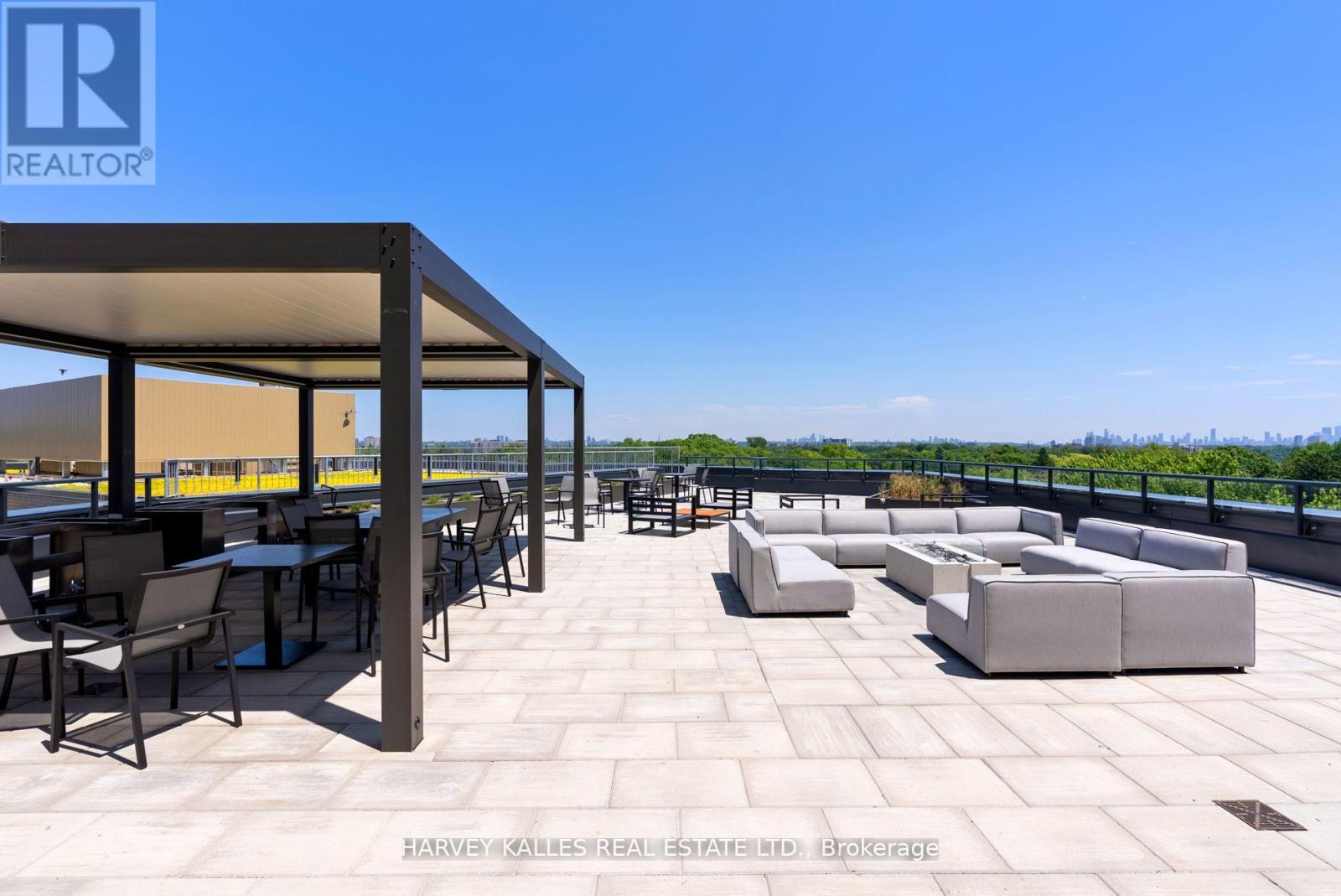 102 - 293 THE KINGSWAY