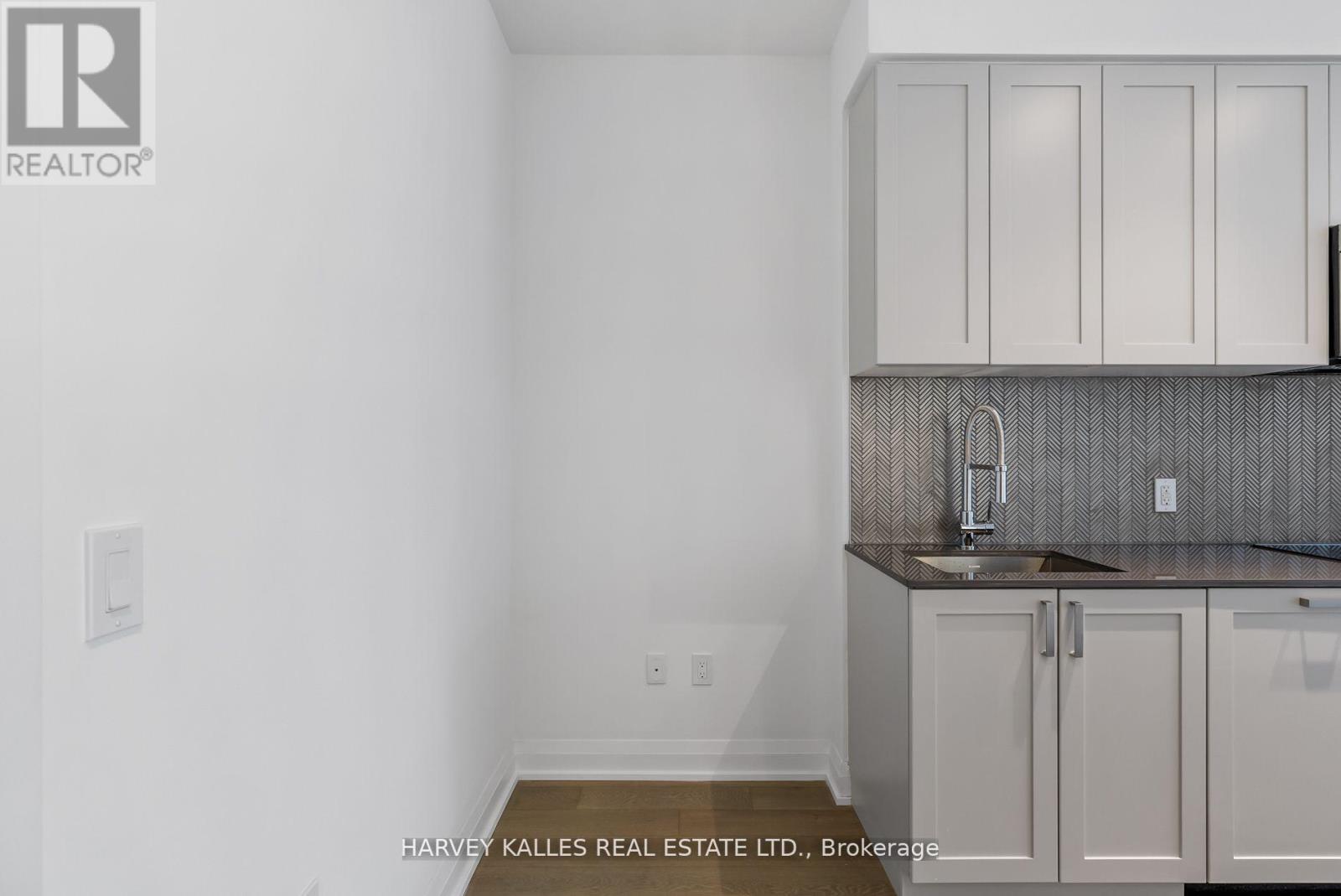 102 - 293 THE KINGSWAY