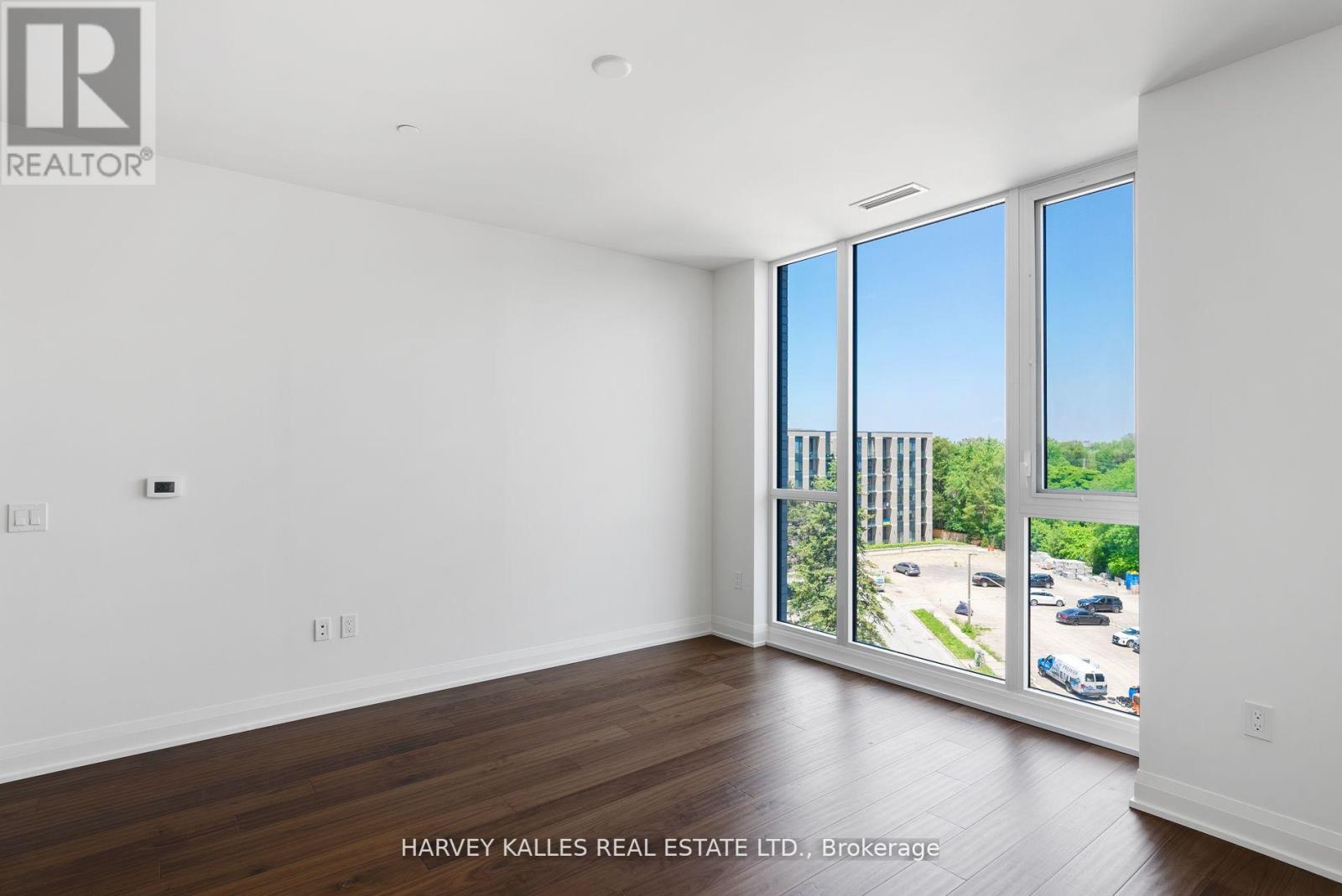 620 - 293 THE KINGSWAY