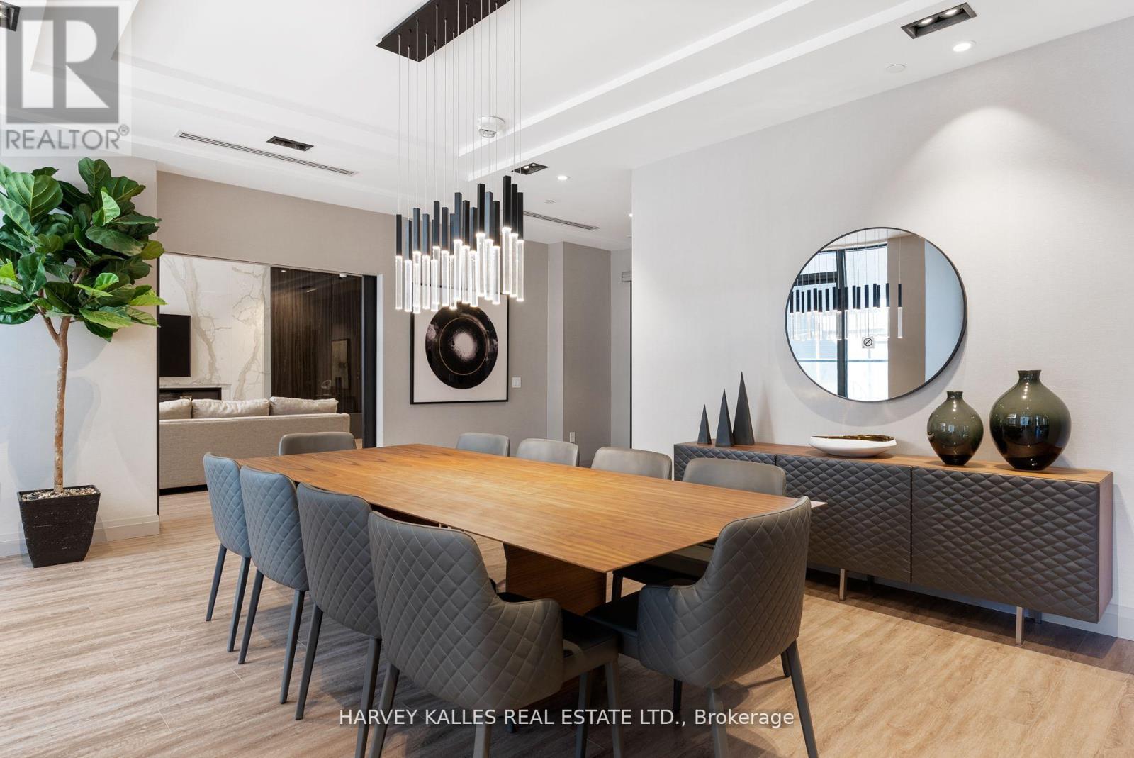 620 - 293 THE KINGSWAY