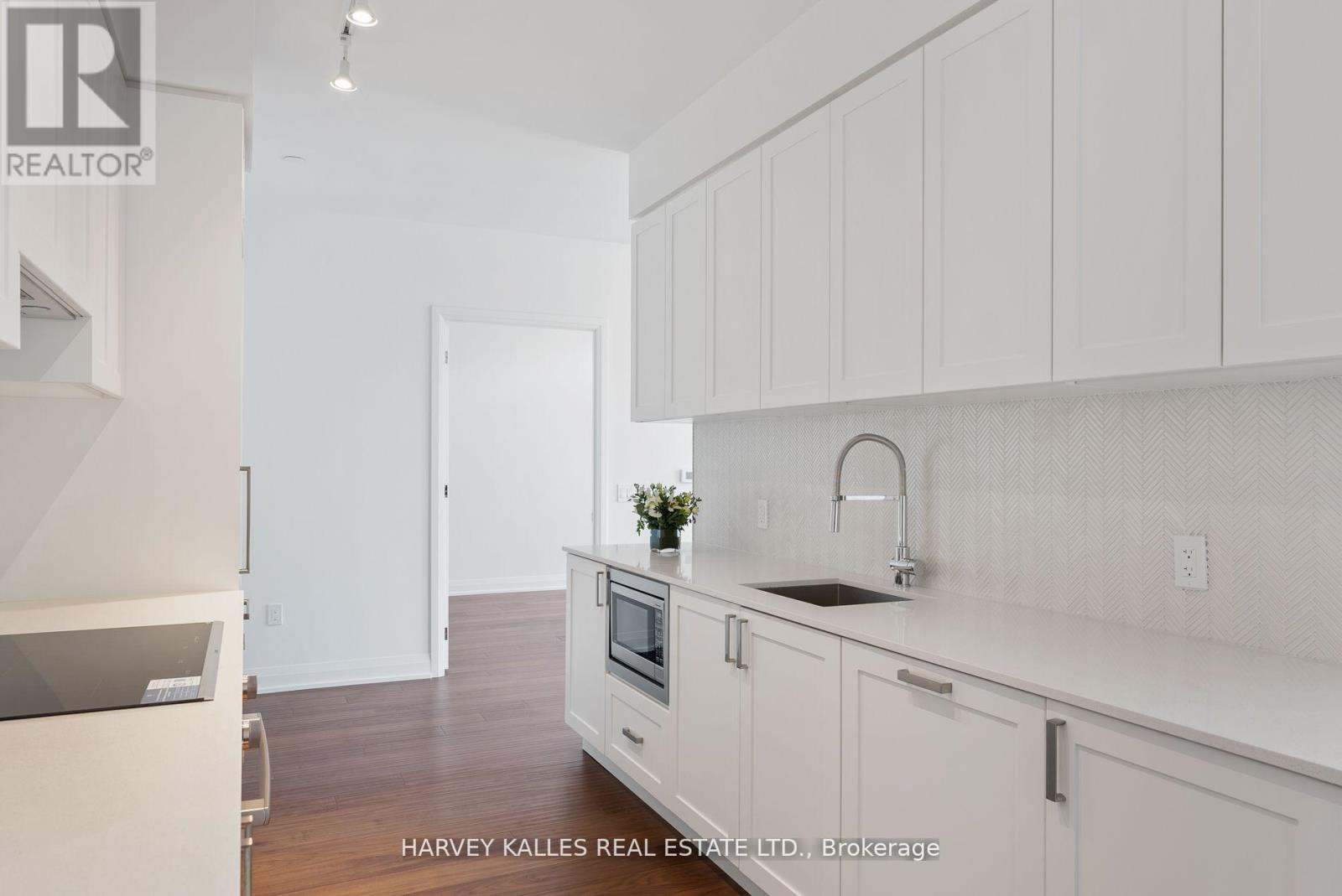 620 - 293 THE KINGSWAY