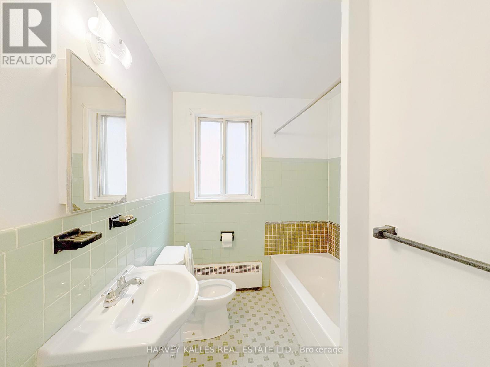 8 - 90 BLACKFRIAR AVENUE