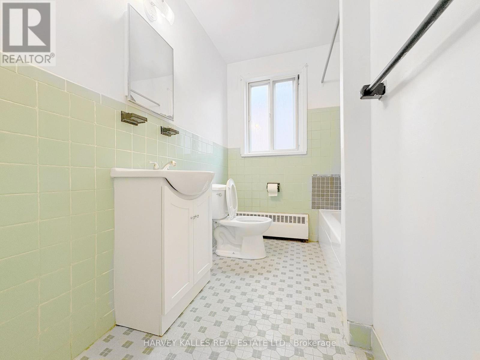 8 - 90 BLACKFRIAR AVENUE