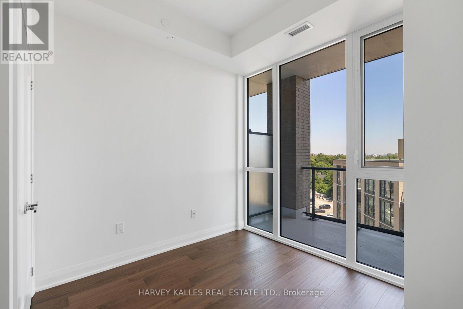 707 - 293 THE KINGSWAY