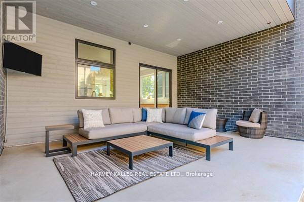 3279 LAKESHORE ROAD
