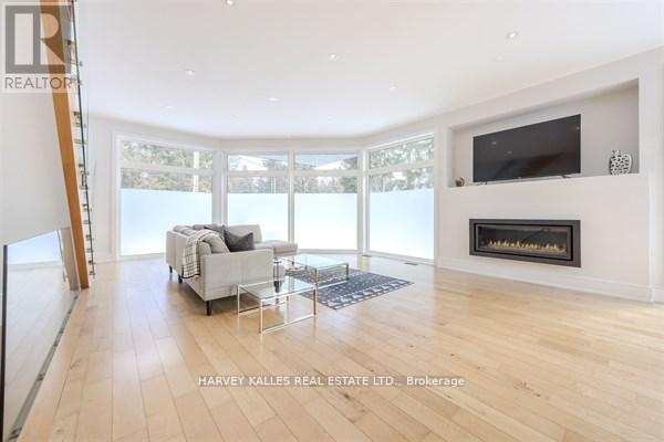 3279 LAKESHORE ROAD