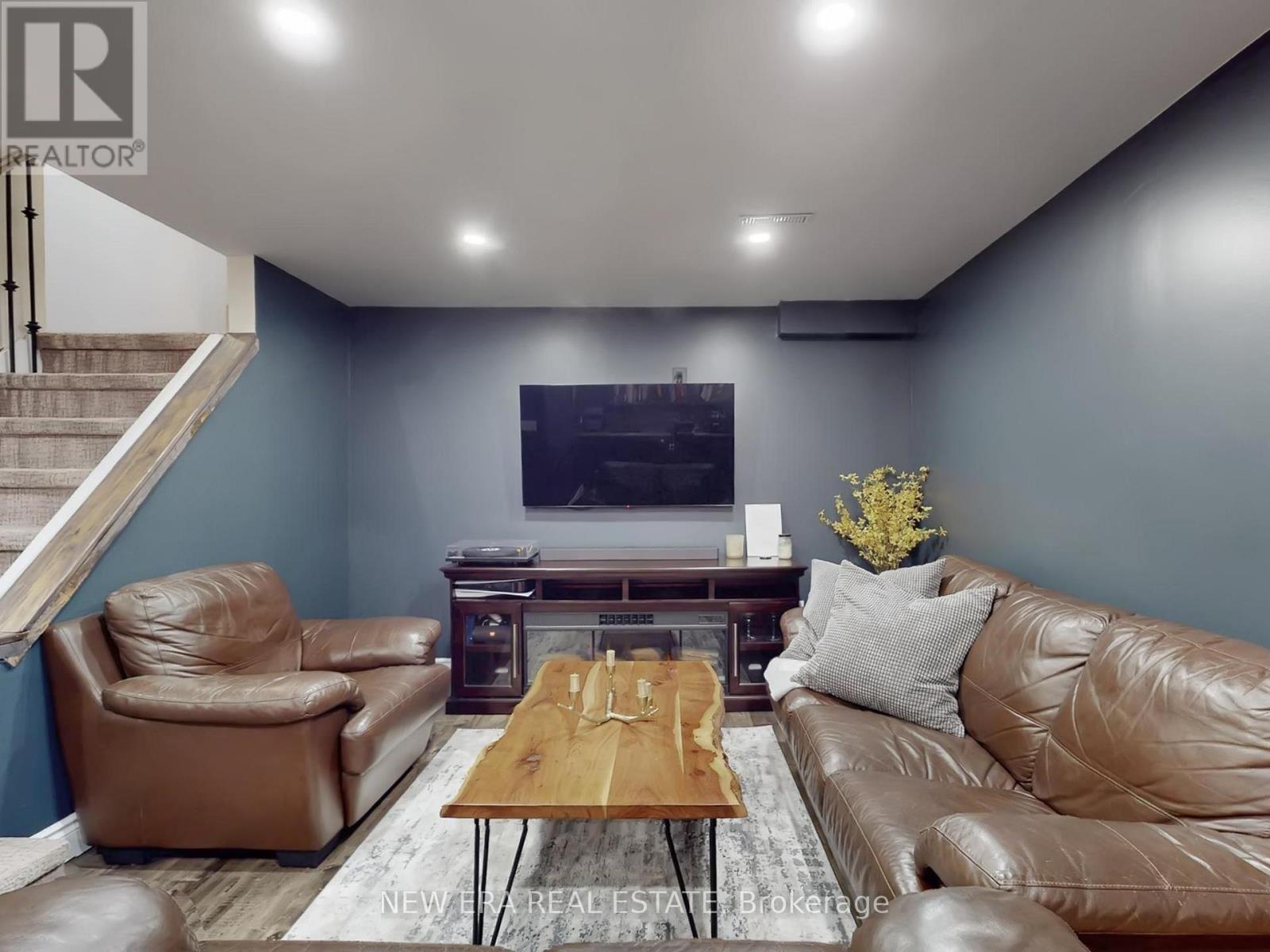 7189 JOLIETTE CRESCENT
