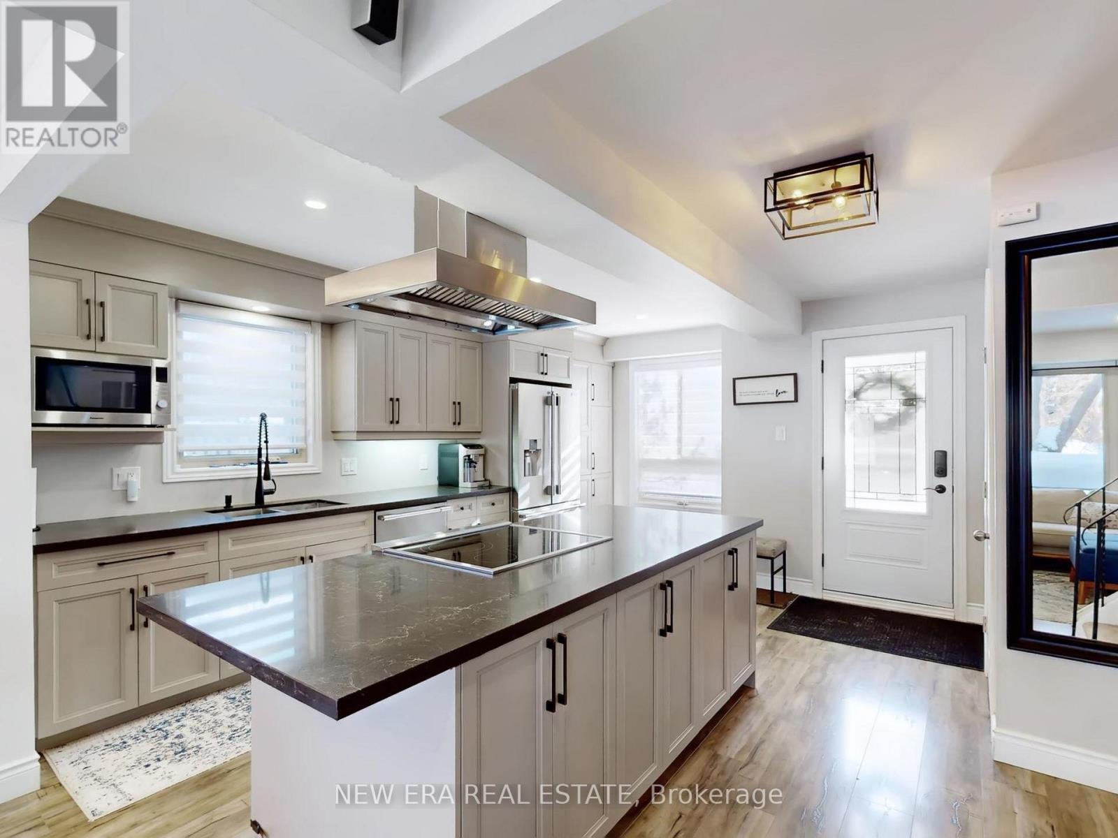 7189 JOLIETTE CRESCENT