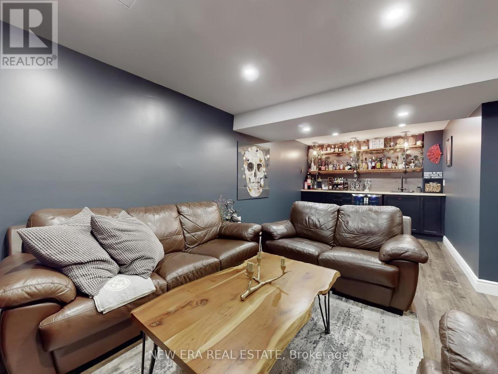 7189 JOLIETTE CRESCENT