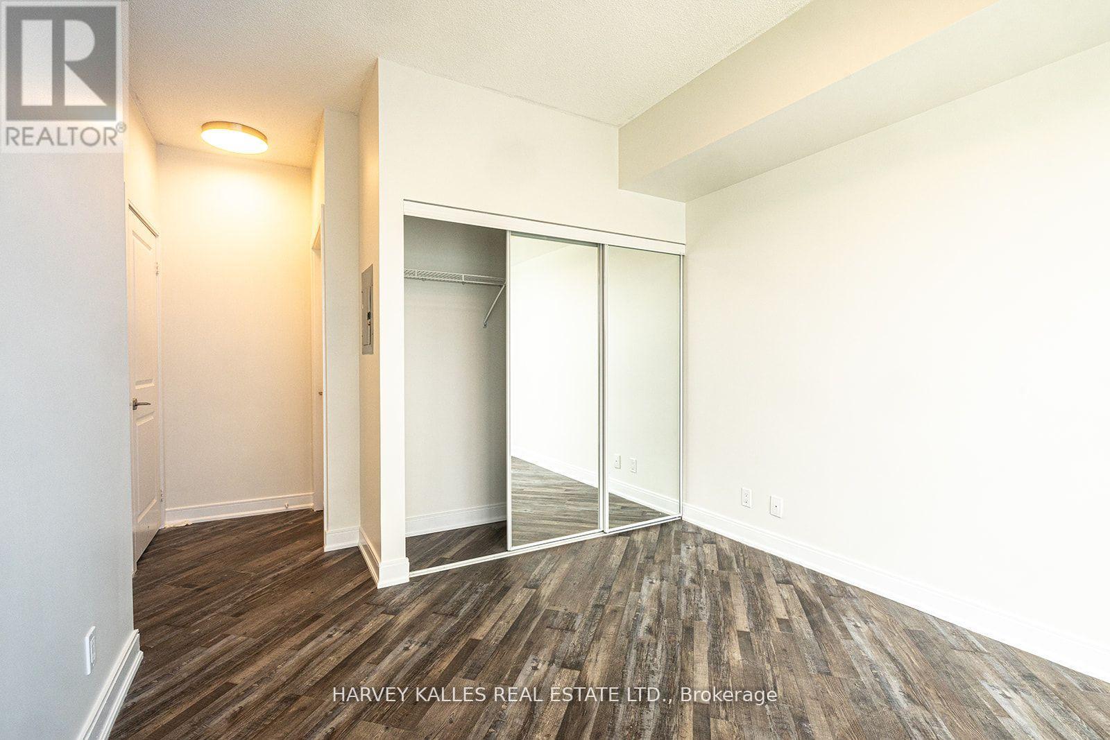 910 - 80 ABSOLUTE AVENUE