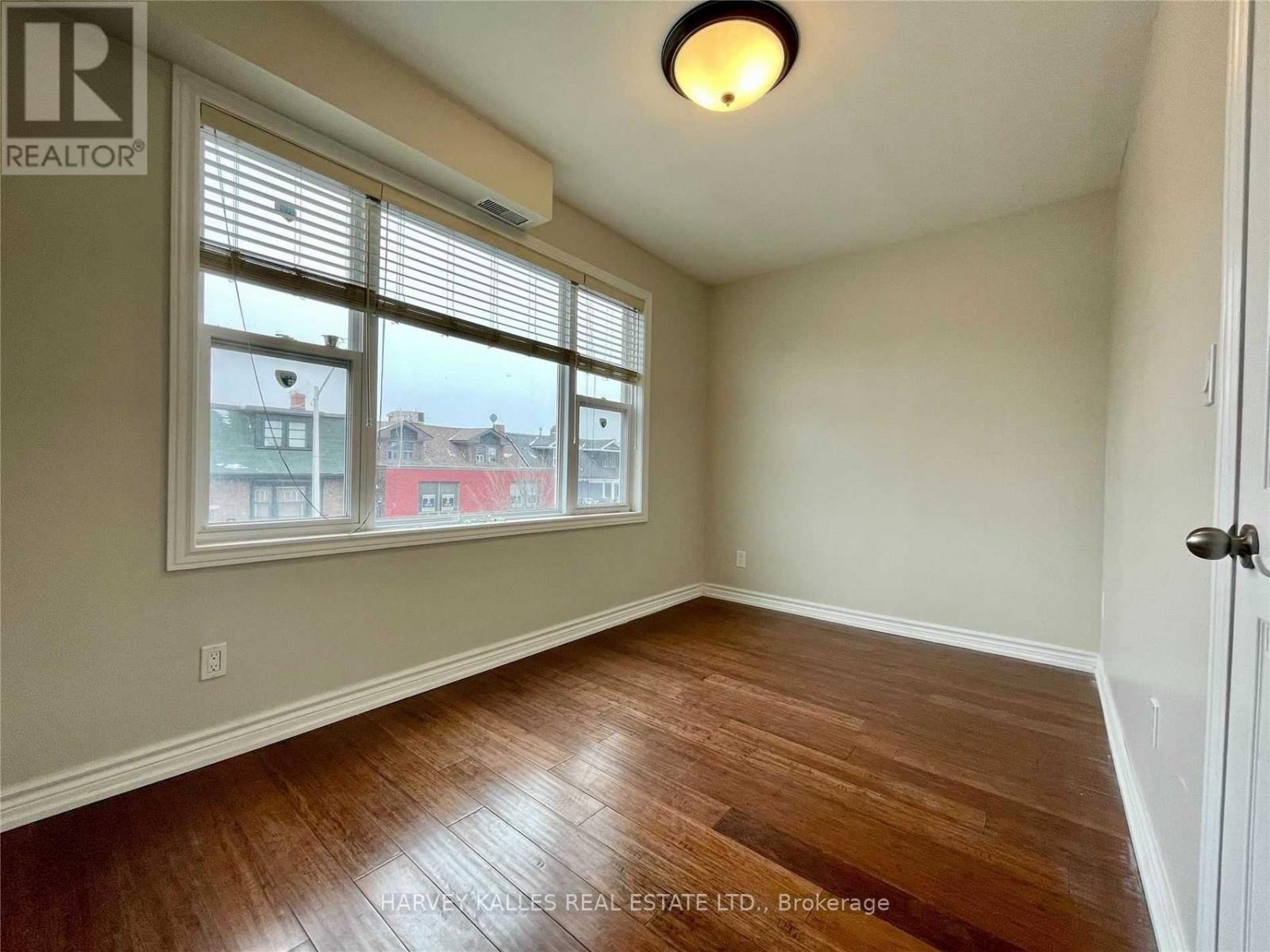 3RD - 904 BLOOR STREET W