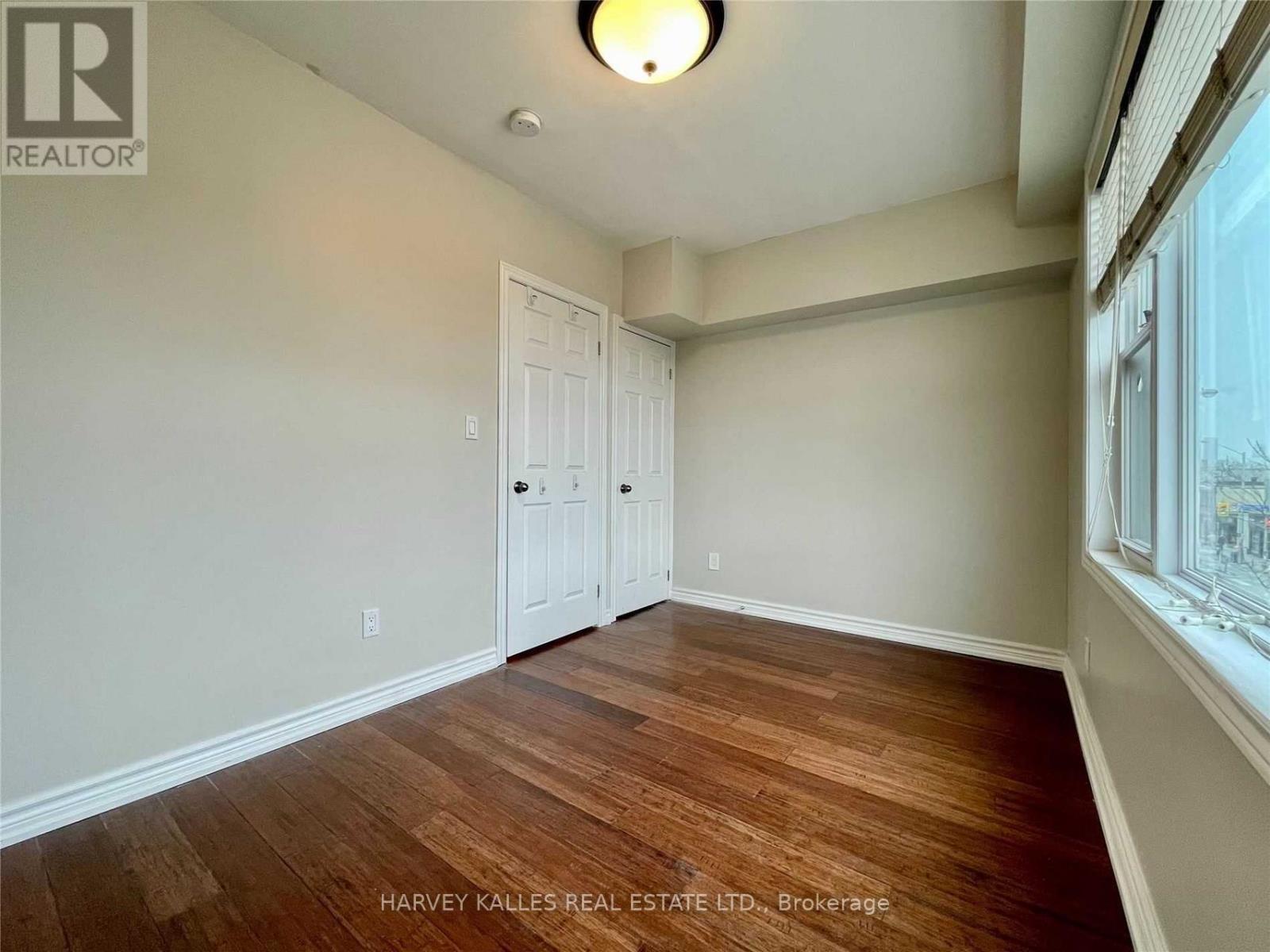 3RD - 904 BLOOR STREET W