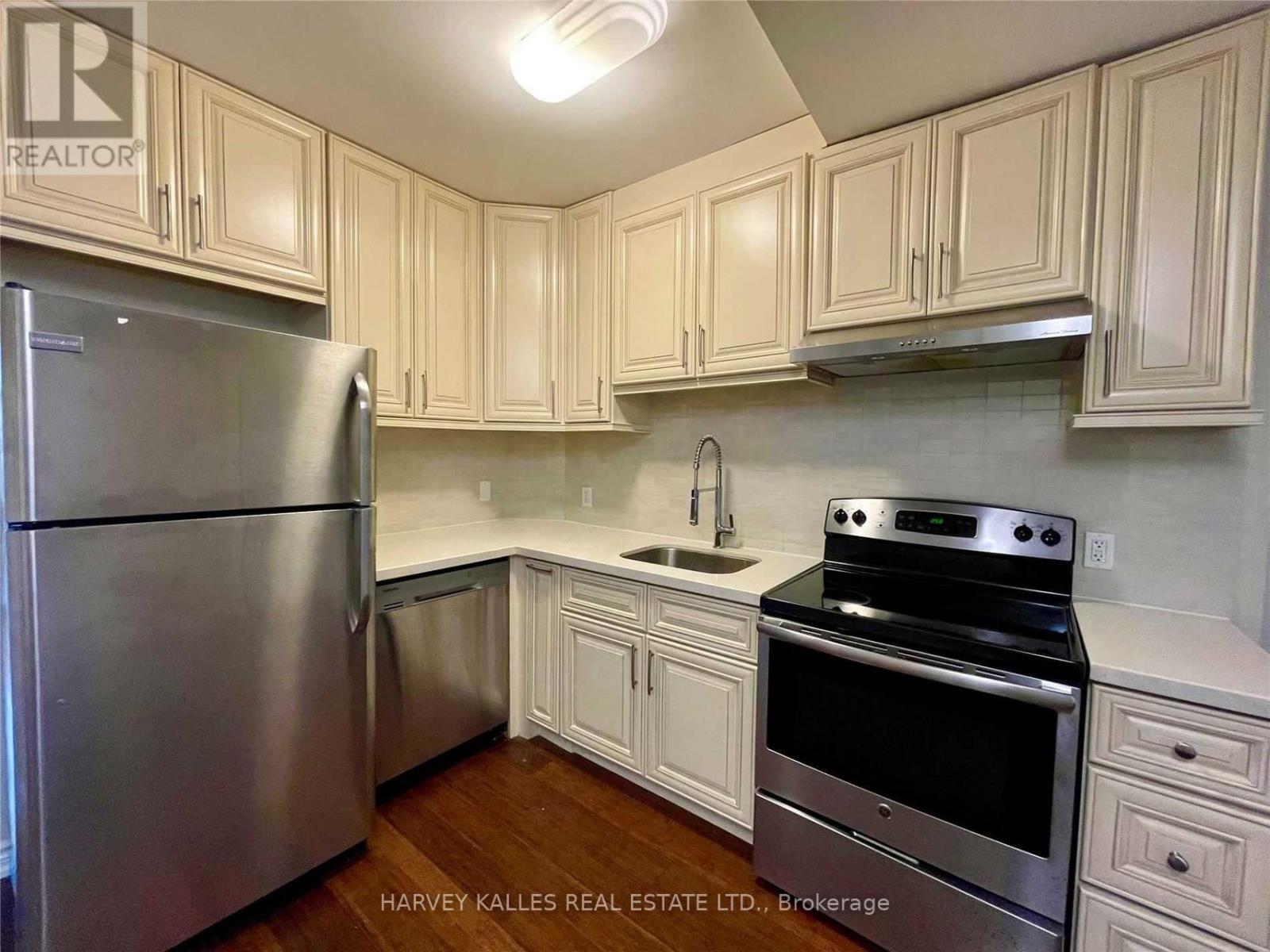 3RD - 904 BLOOR STREET W