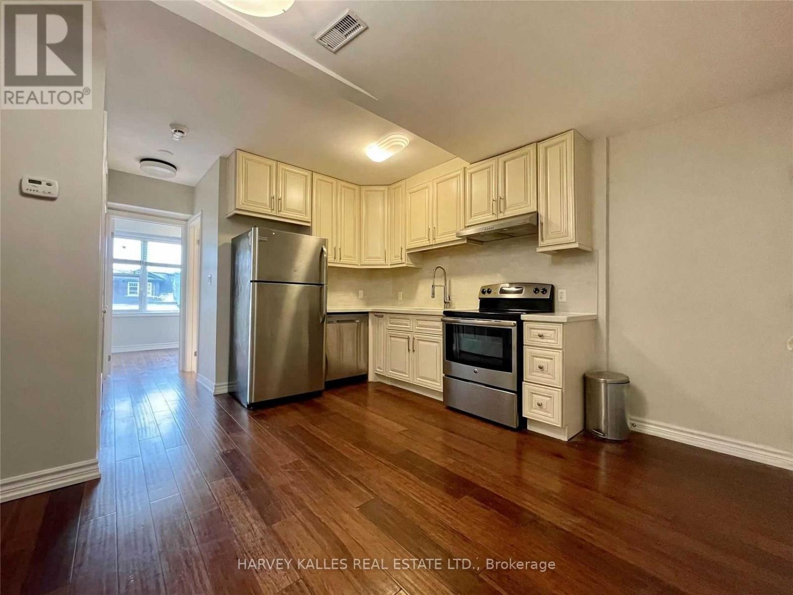 3RD - 904 BLOOR STREET W