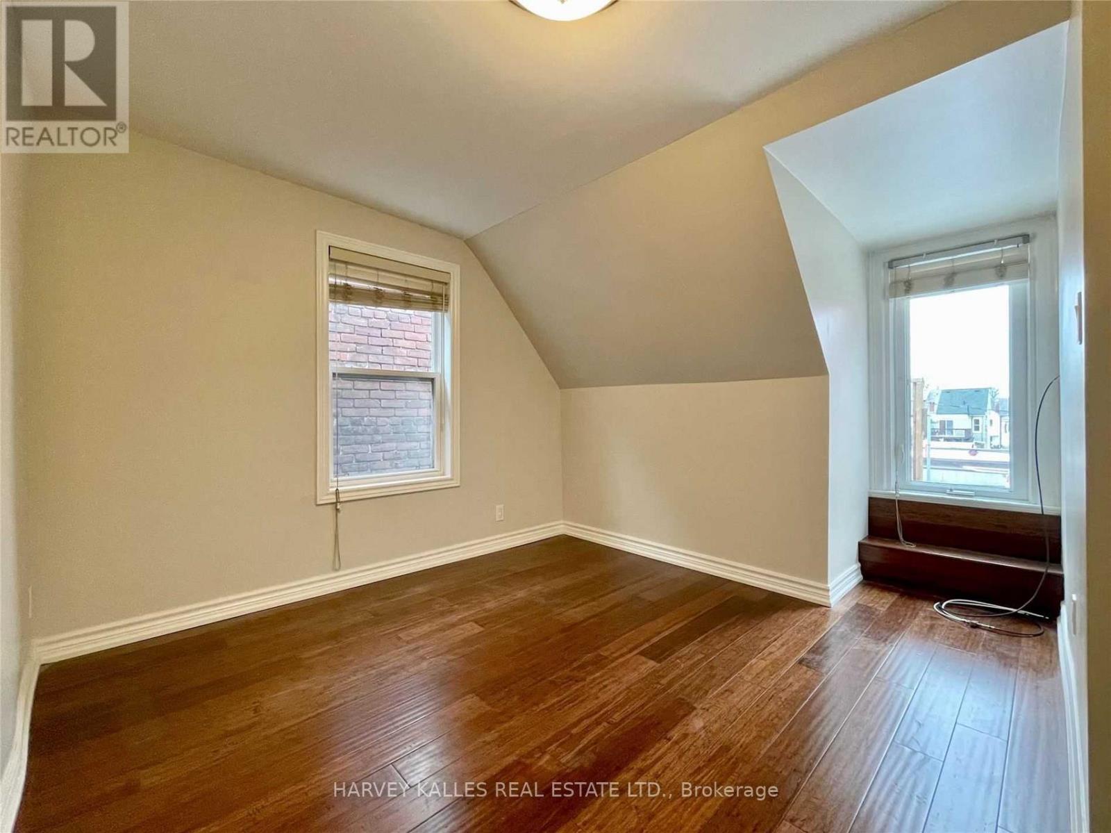 3RD - 904 BLOOR STREET W