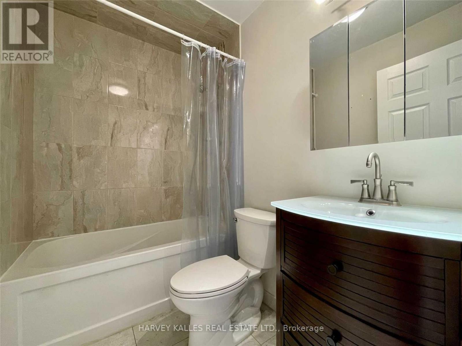 3RD - 904 BLOOR STREET W