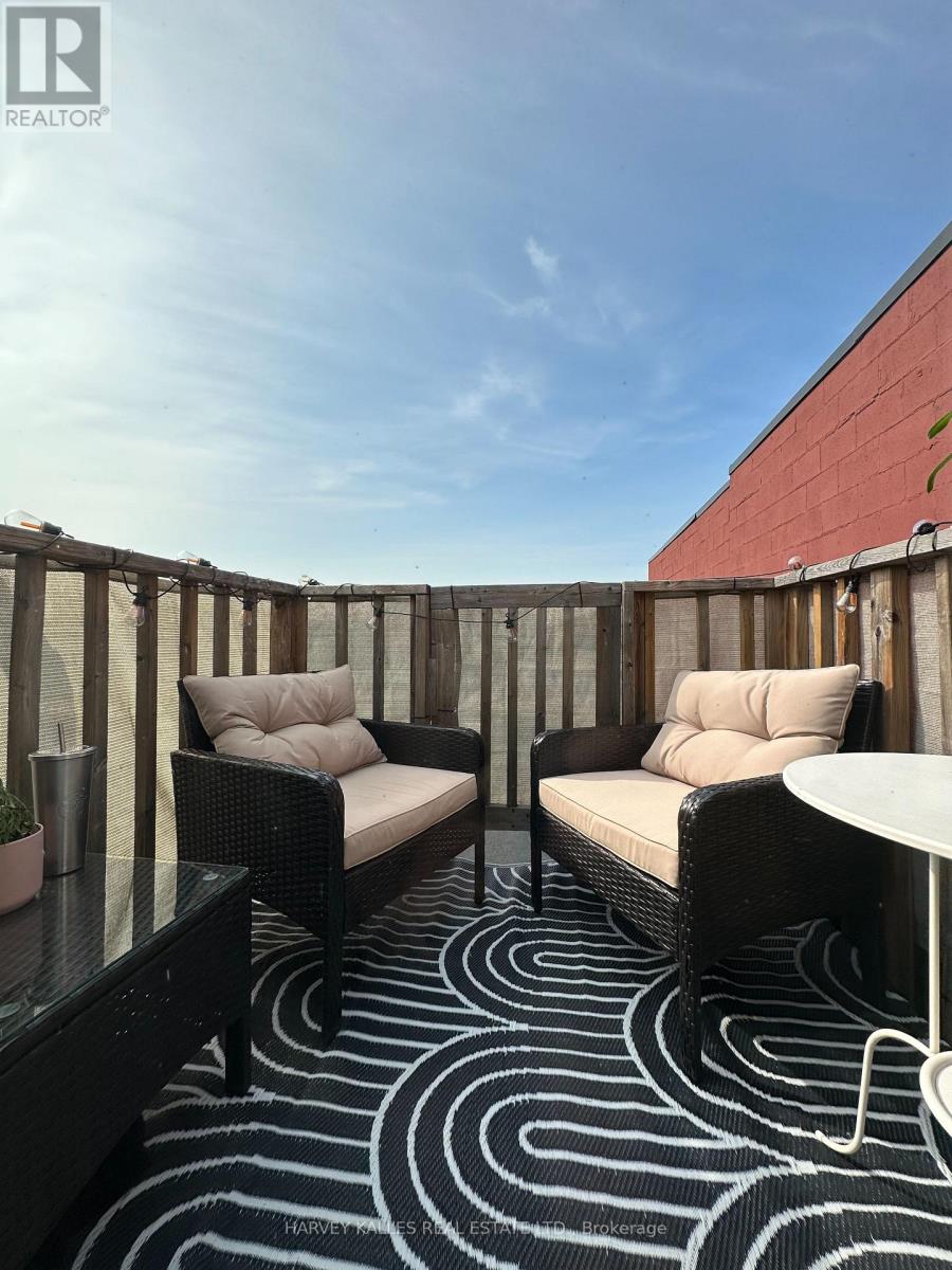 3RD - 904 BLOOR STREET W