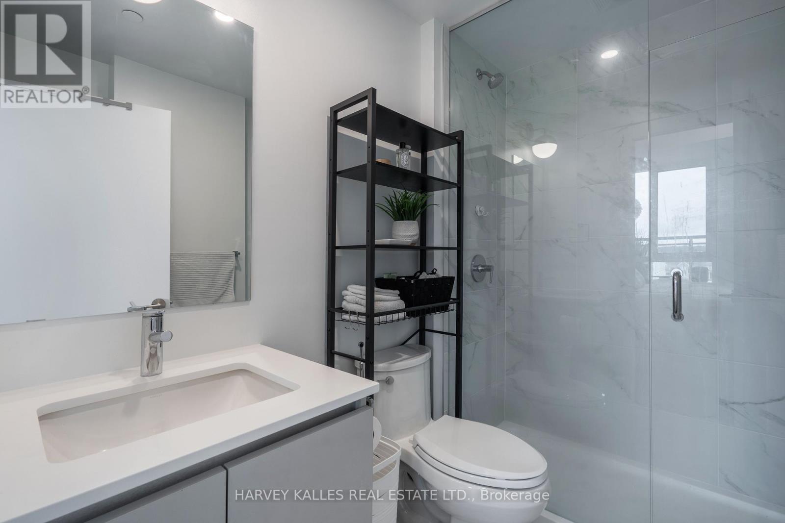 432 - 405 DUNDAS STREET W