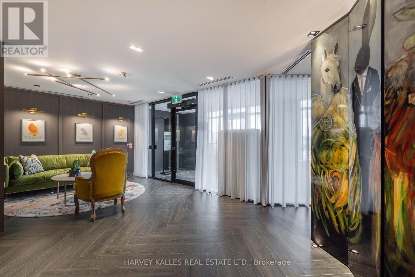 432 - 405 DUNDAS STREET W