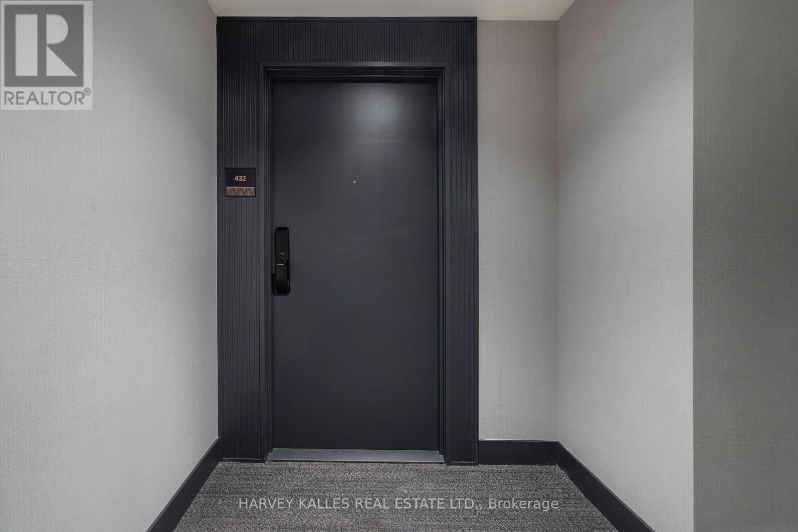 432 - 405 DUNDAS STREET W