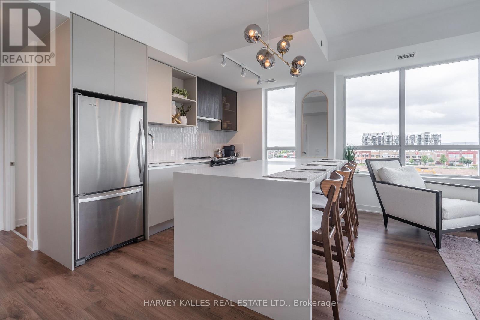 432 - 405 DUNDAS STREET W