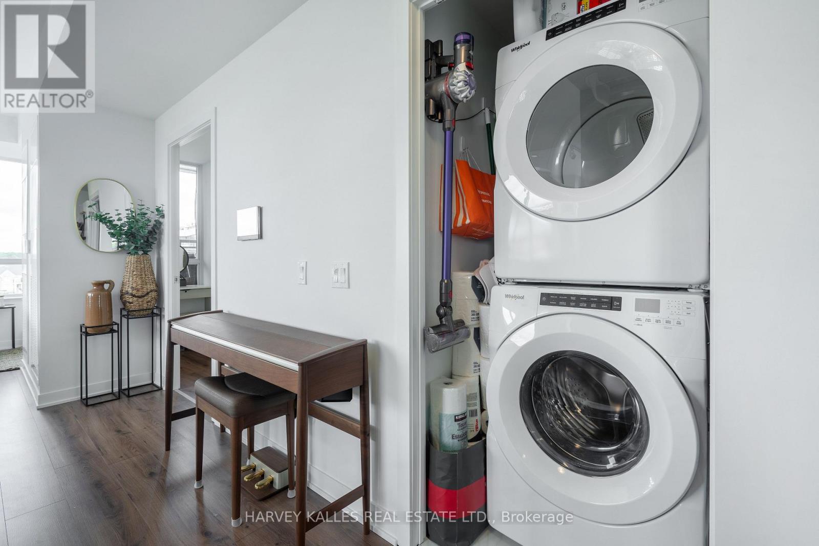 432 - 405 DUNDAS STREET W