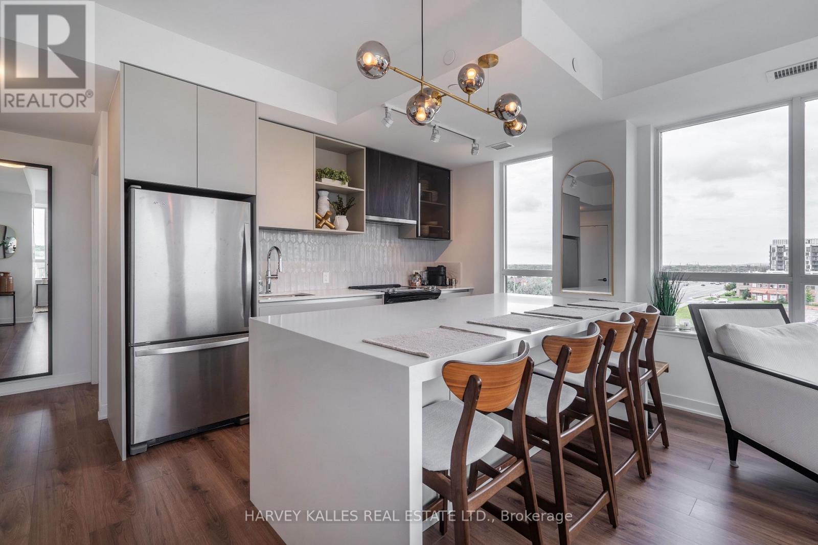 432 - 405 DUNDAS STREET W