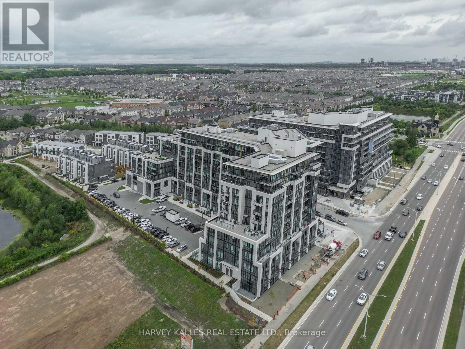 432 - 405 DUNDAS STREET W