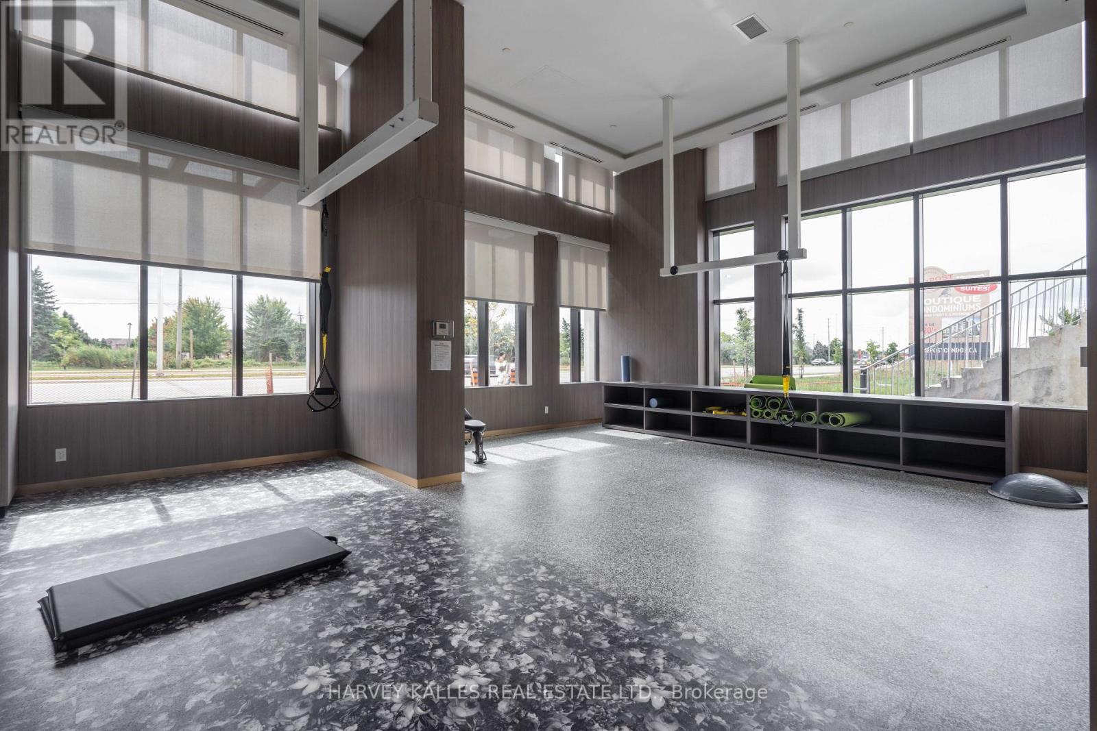 432 - 405 DUNDAS STREET W