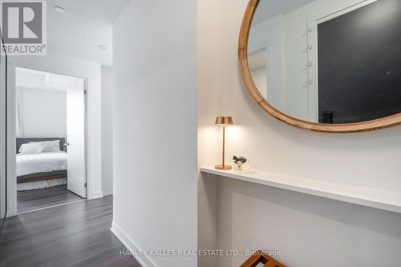 432 - 405 DUNDAS STREET W