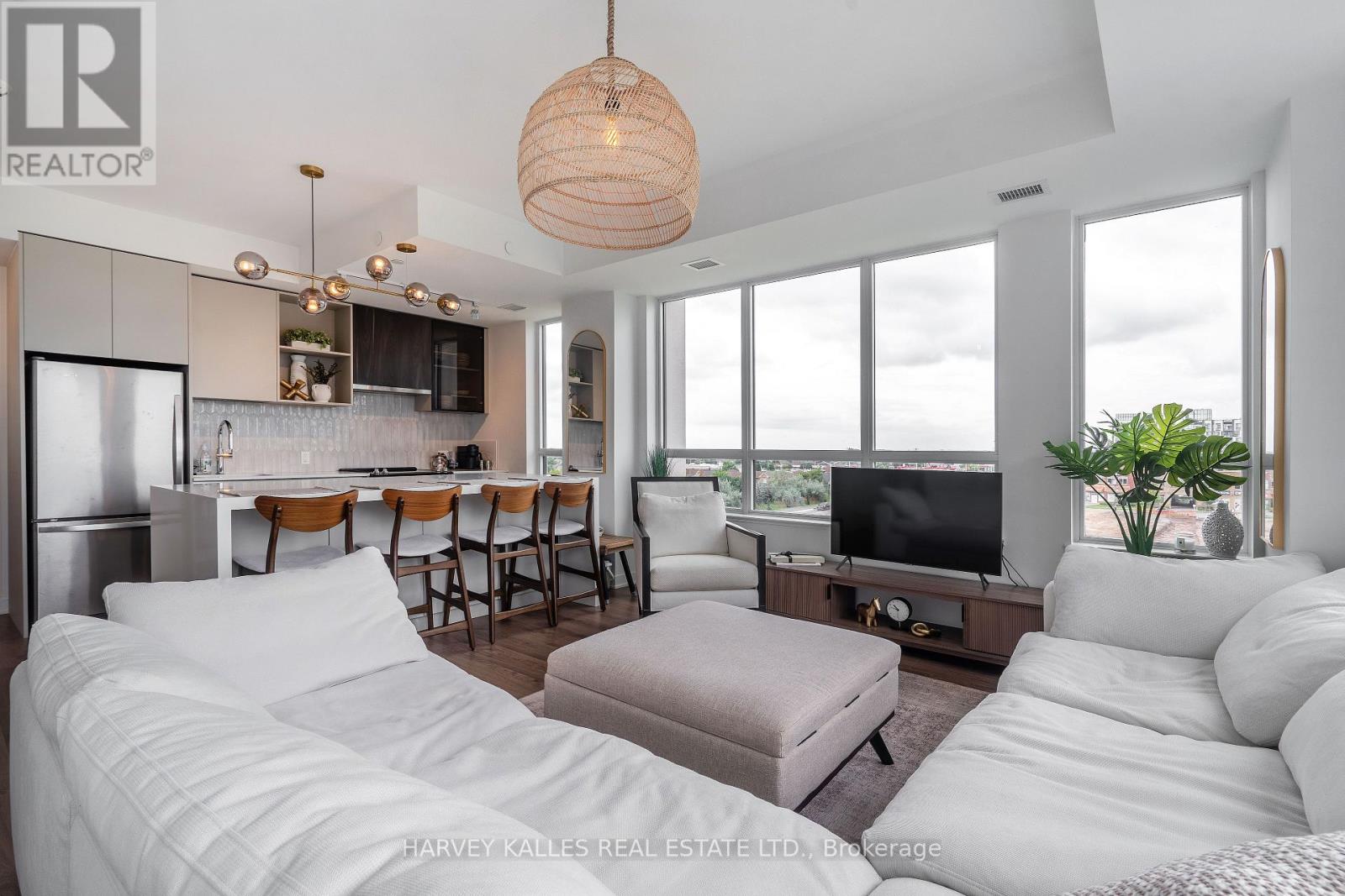 432 - 405 DUNDAS STREET W