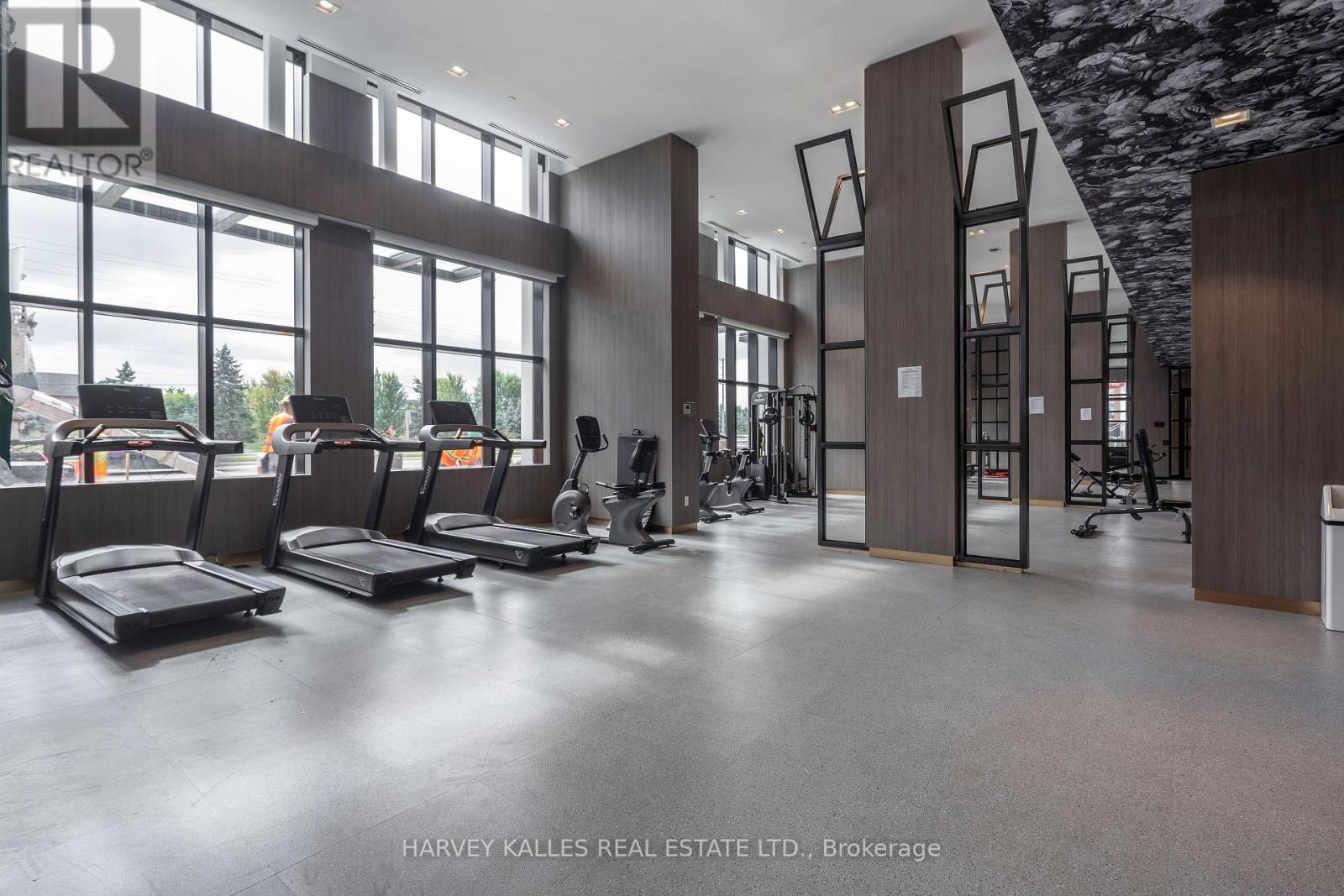 432 - 405 DUNDAS STREET W