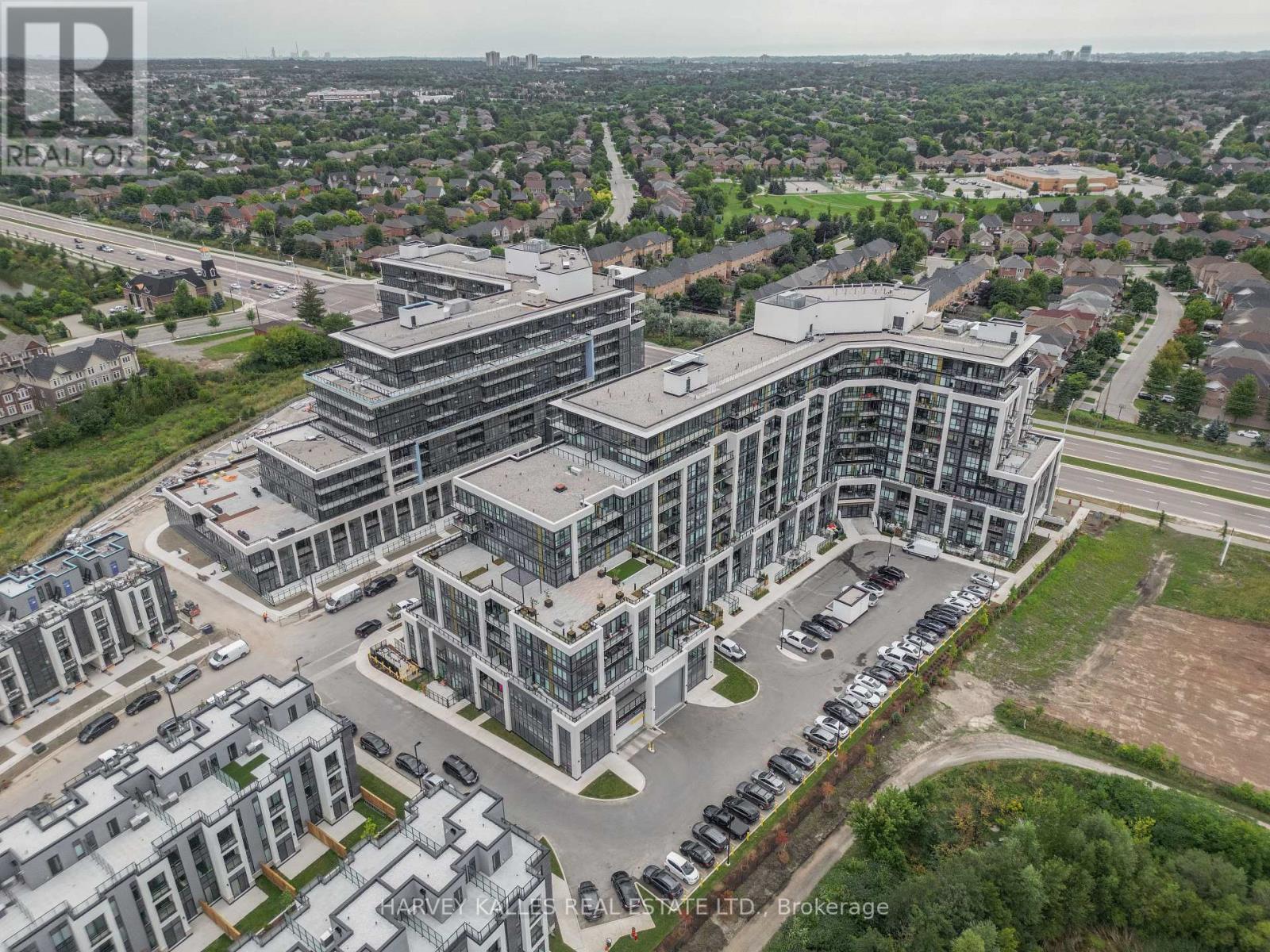 432 - 405 DUNDAS STREET W