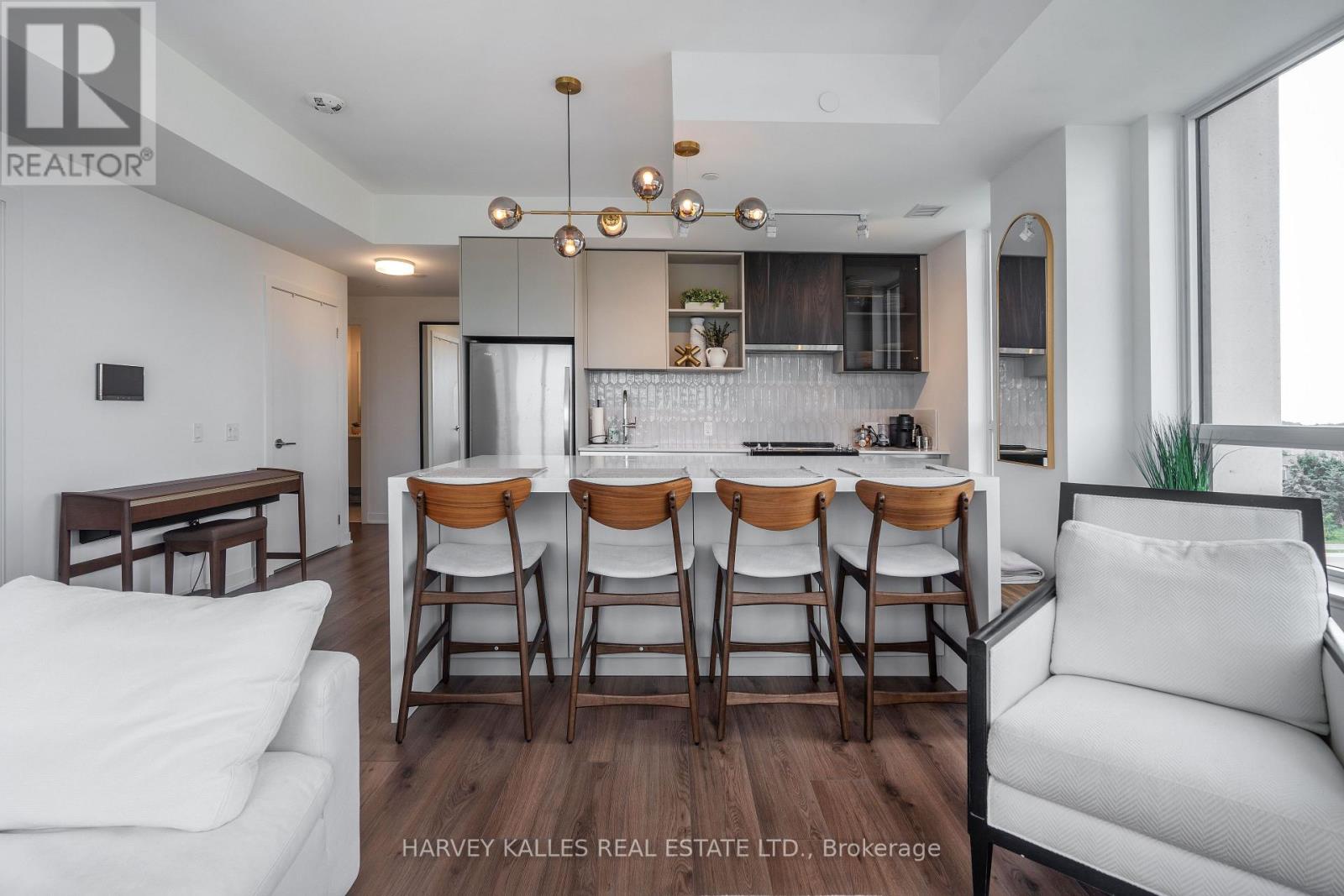 432 - 405 DUNDAS STREET W