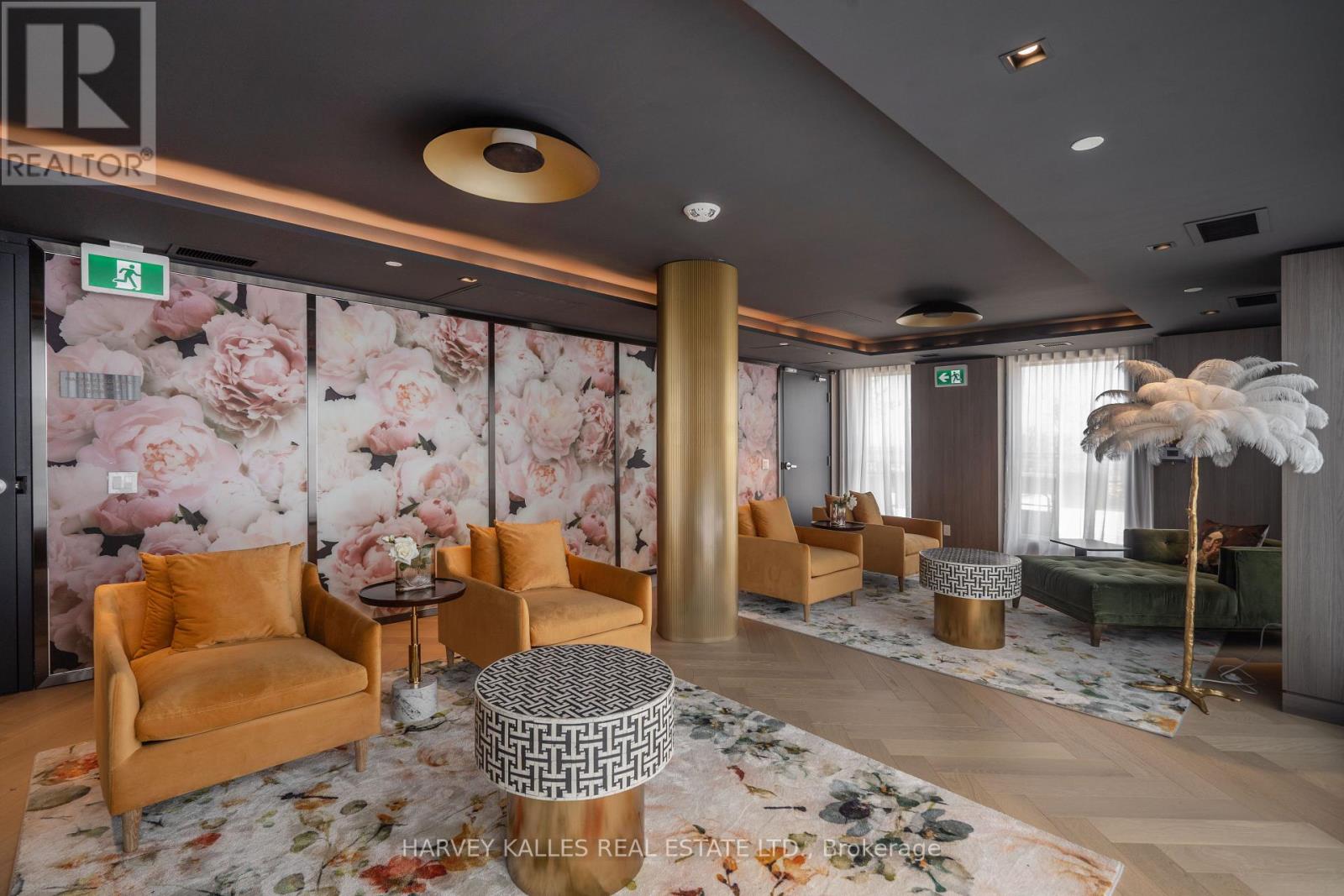 432 - 405 DUNDAS STREET W