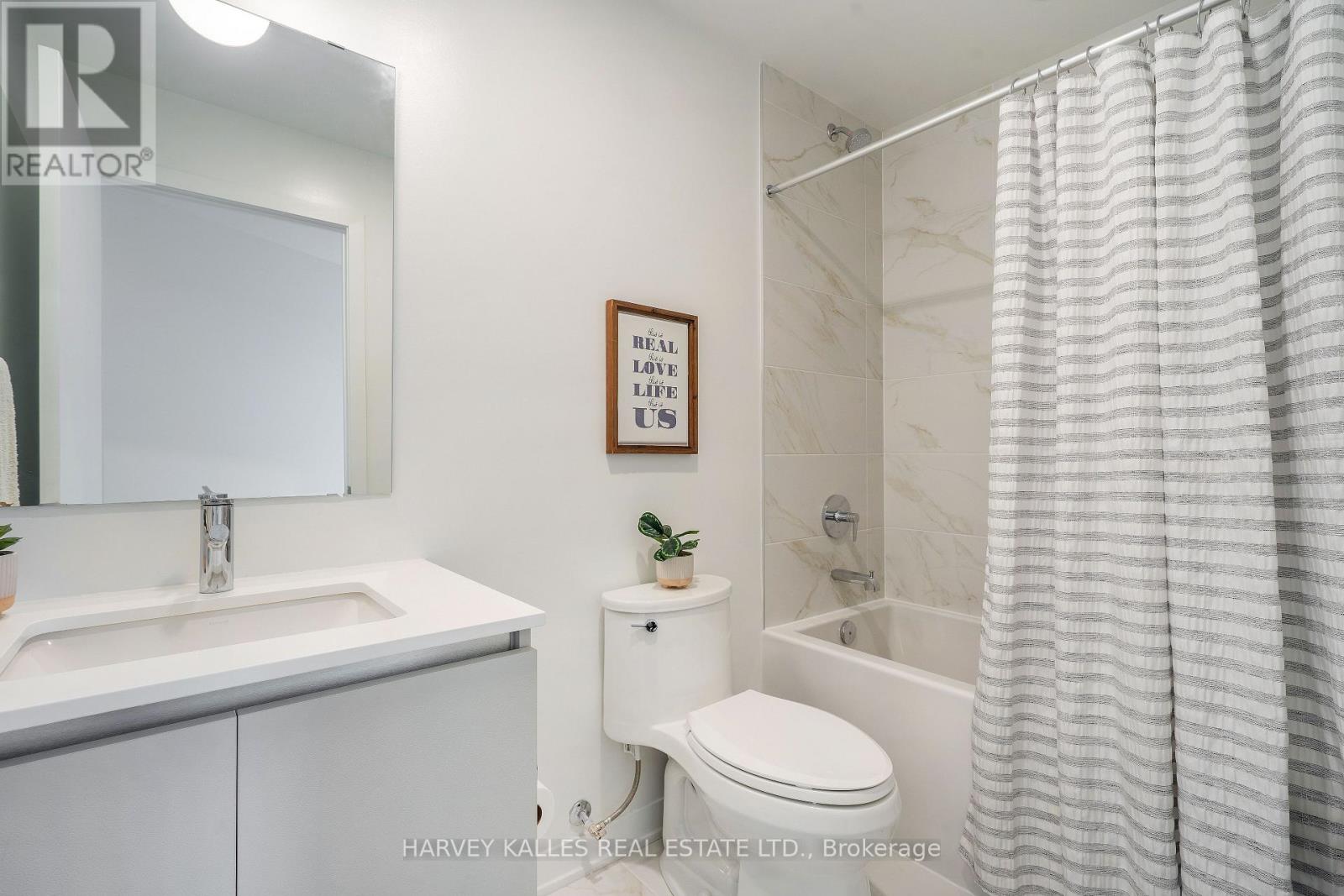 432 - 405 DUNDAS STREET W