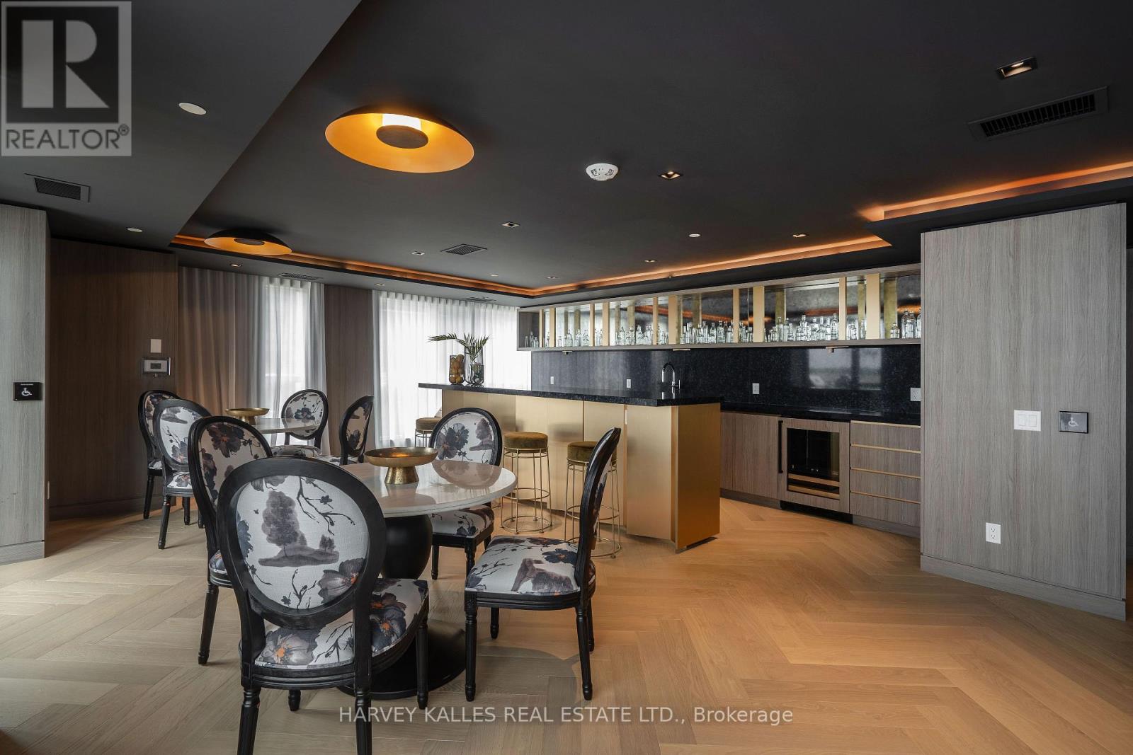 432 - 405 DUNDAS STREET W