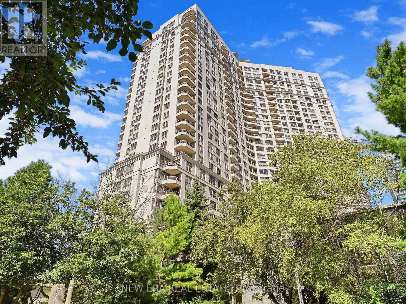 923 - 3888 DUKE OF YORK BOULEVARD