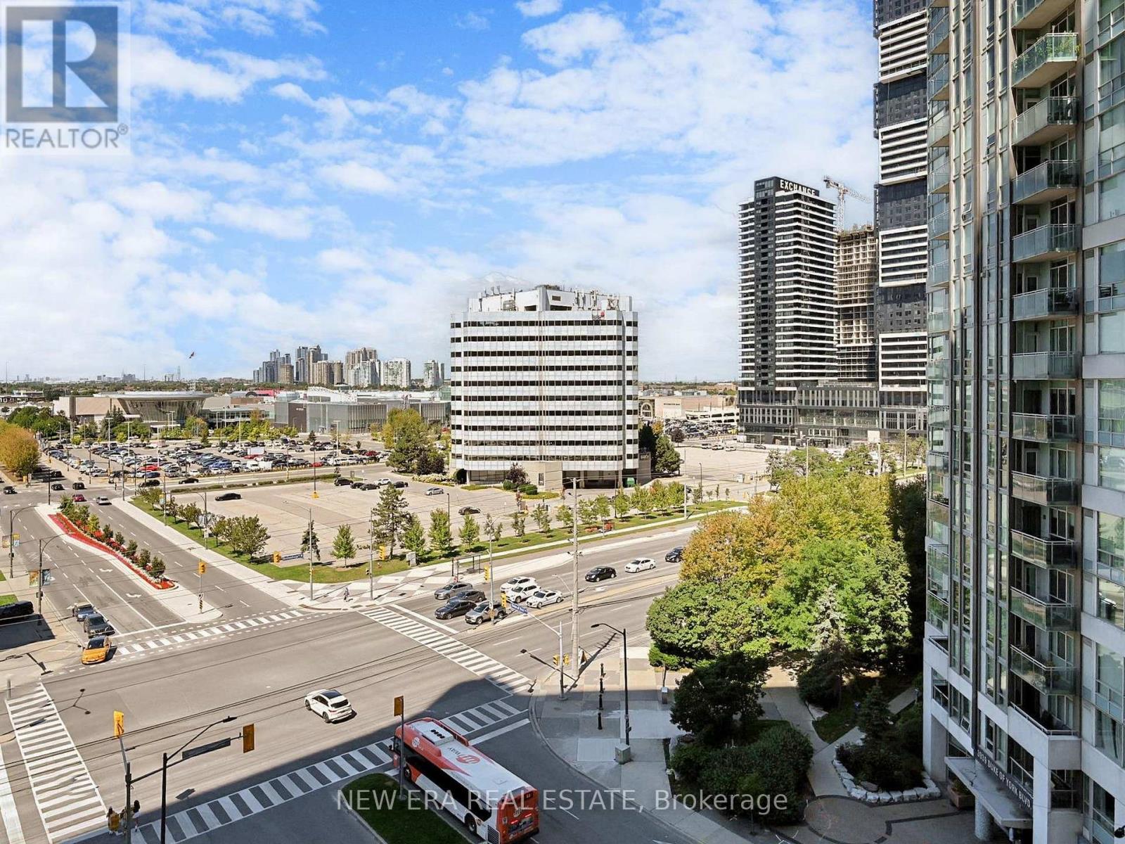 923 - 3888 DUKE OF YORK BOULEVARD