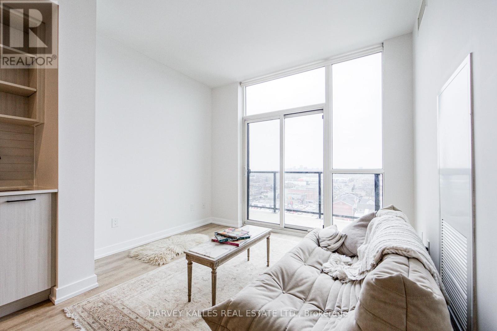 1001 - 2300 ST CLAIR AVENUE W