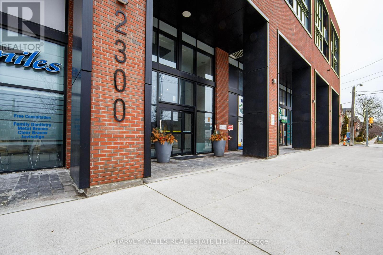1001 - 2300 ST CLAIR AVENUE W